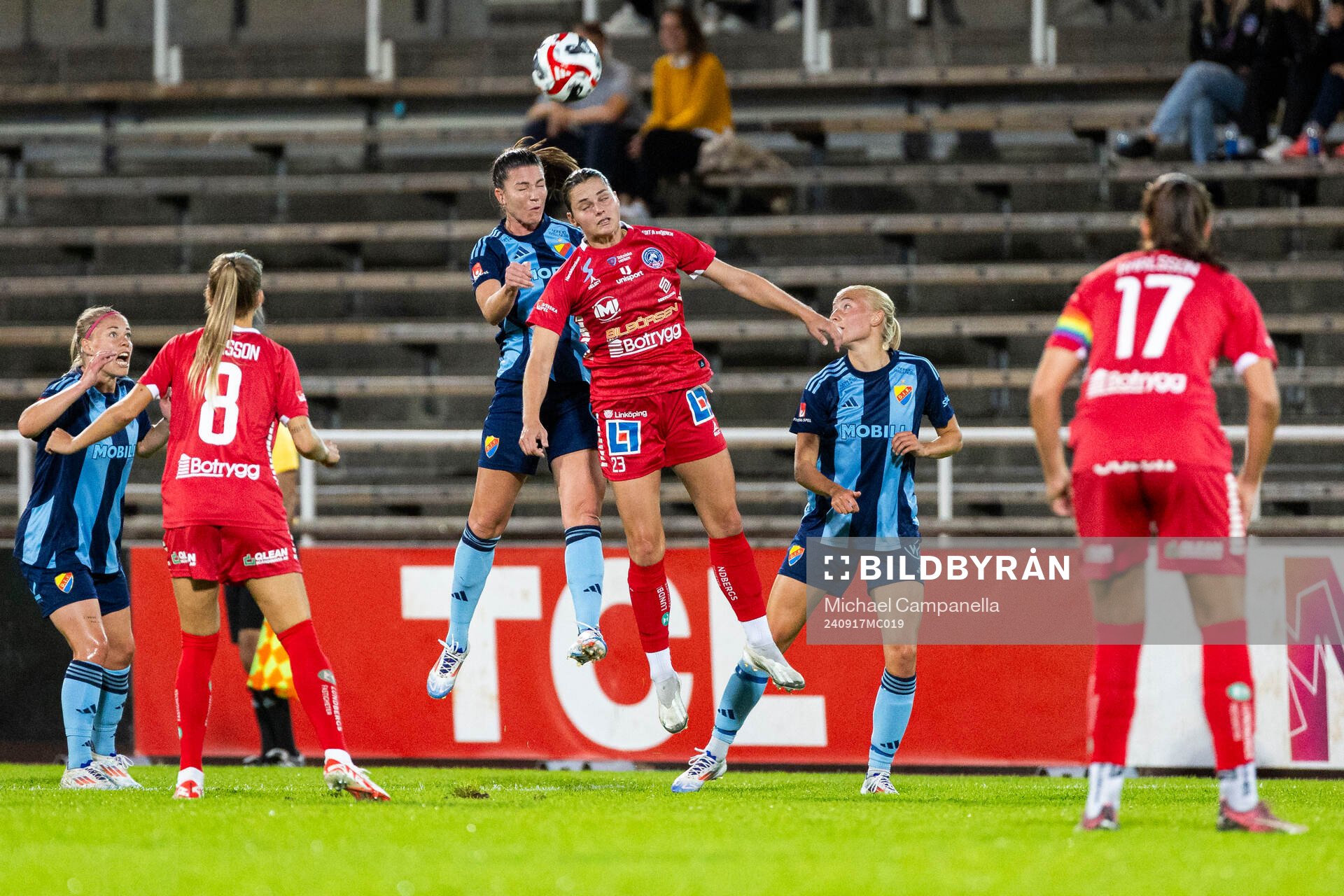 Djurgårdens Pauline Hammarlund och Linköpings Eshly Bakker
