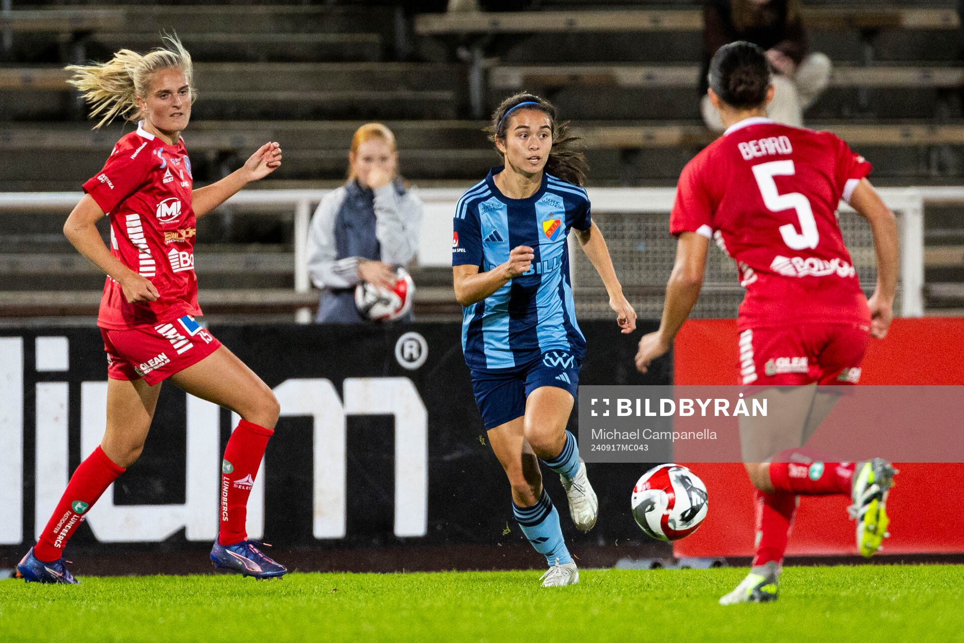 Linköpings Lisa Björk och Angela Beard mot Djurgårdens