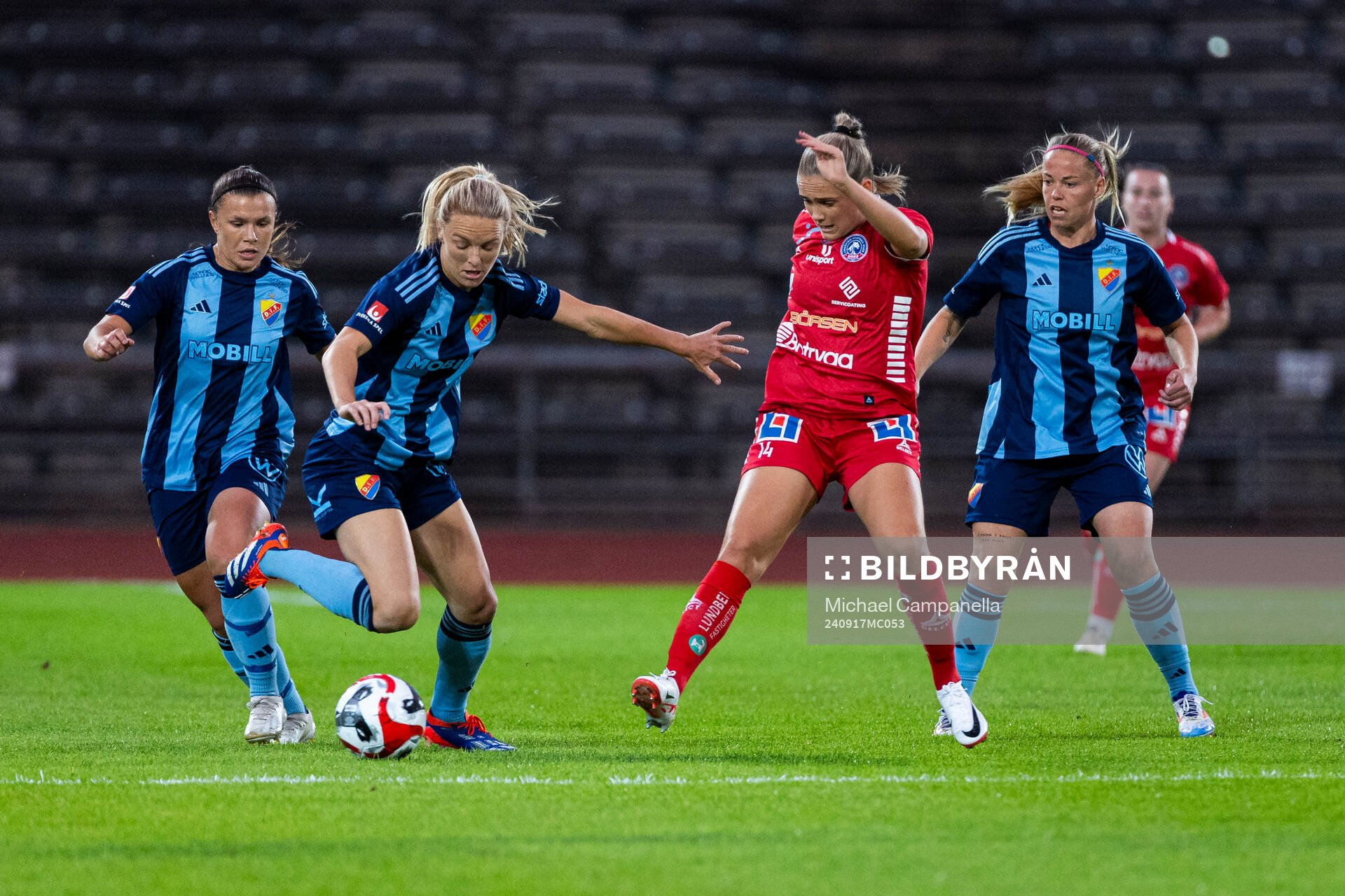 Djurgårdens Mimmi Larsson och Linköpings Irene Dirdal