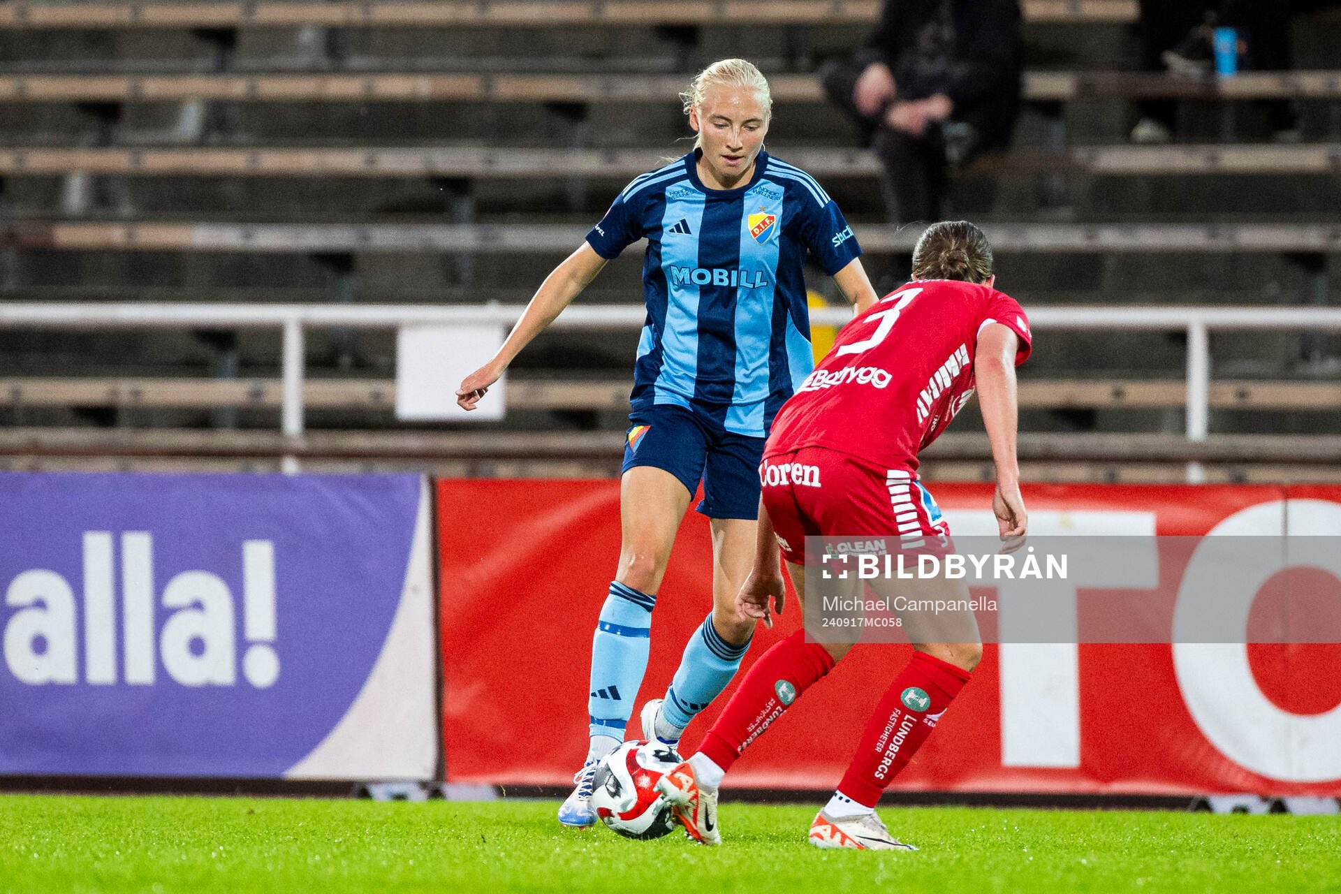 Djurgårdens Stinalisa Johansson och Linköpings Polly Doran