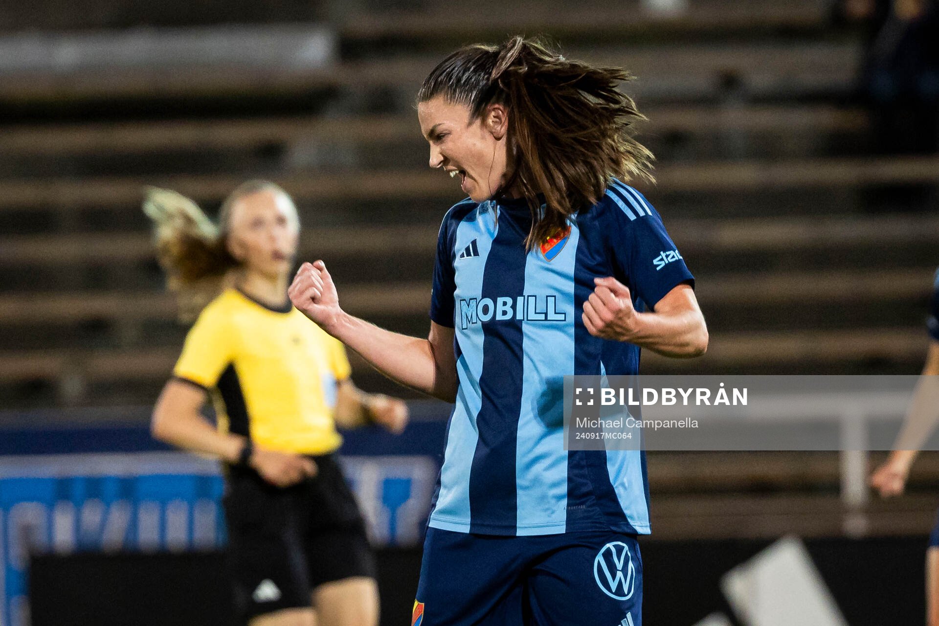 Djurgårdens Pauline Hammarlund jublar efter 2-0 under fotbollsmatchen i Damallsvenskan mellan Djurgården och Linköping den 17 september 2024 i Stockholm.