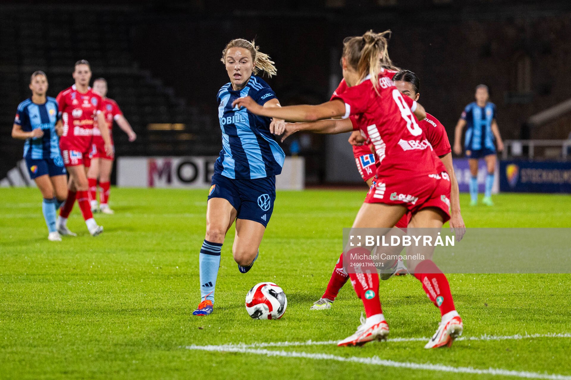 Djurgårdens Mimmi Larsson och Linköpings Sara Eriksson