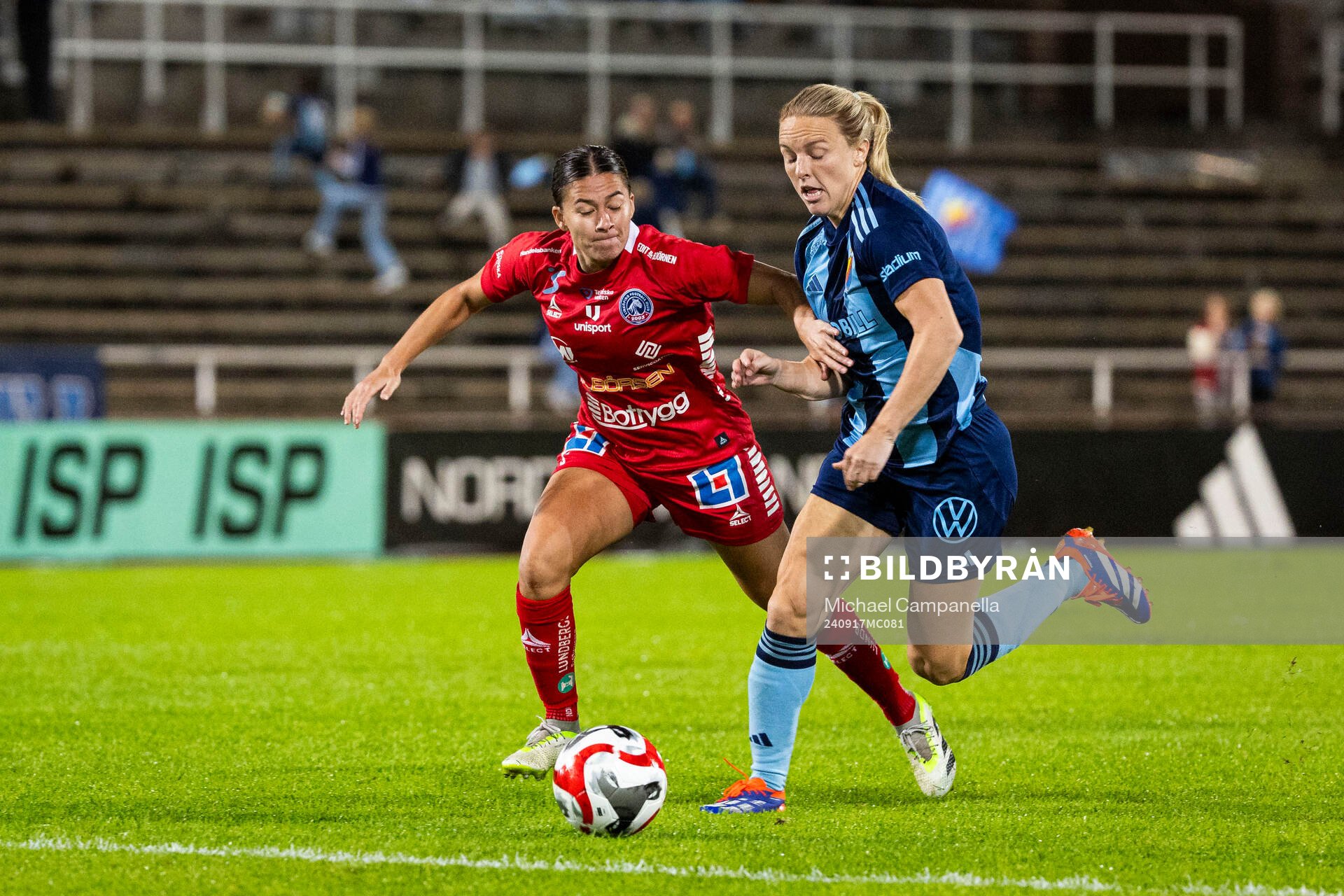 Linköpings Angela Beard och Djurgårdens Mimmi Larsson
