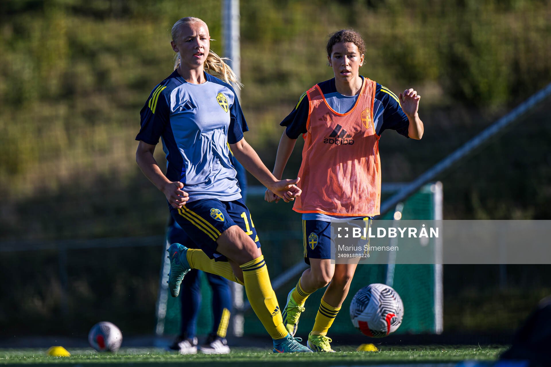 Filippa Andersson Widén and Inés Lorenius of Sweden warms