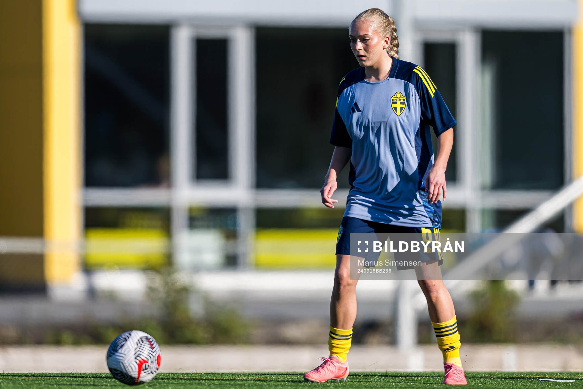 Doris Petz of Sweden warms up ahead of the under 16 friendly match between Norway and Sweden on September 18, 2024 in Lillestrøm.