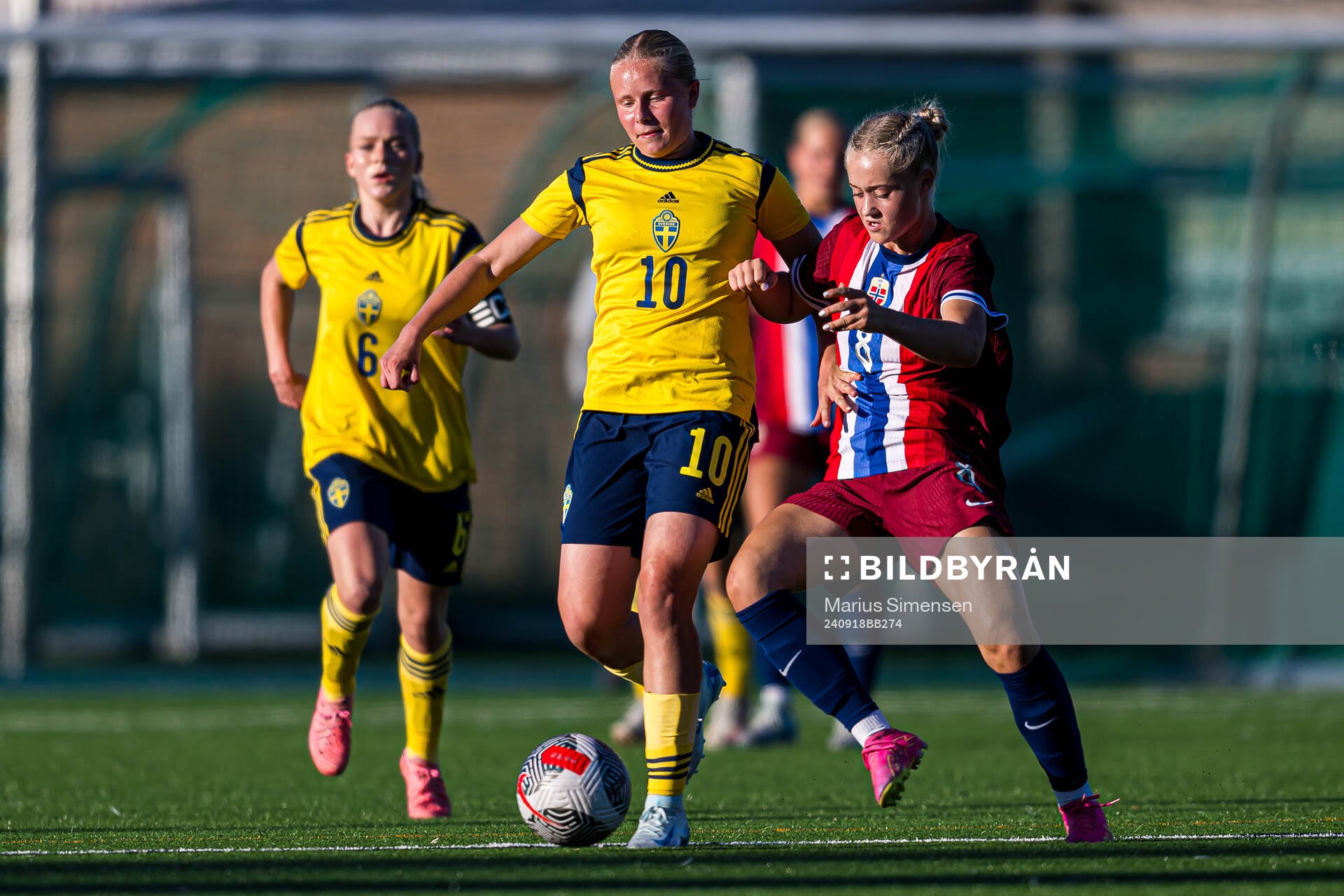 Nova Selin of Sweden and Tomine Enger of Norway