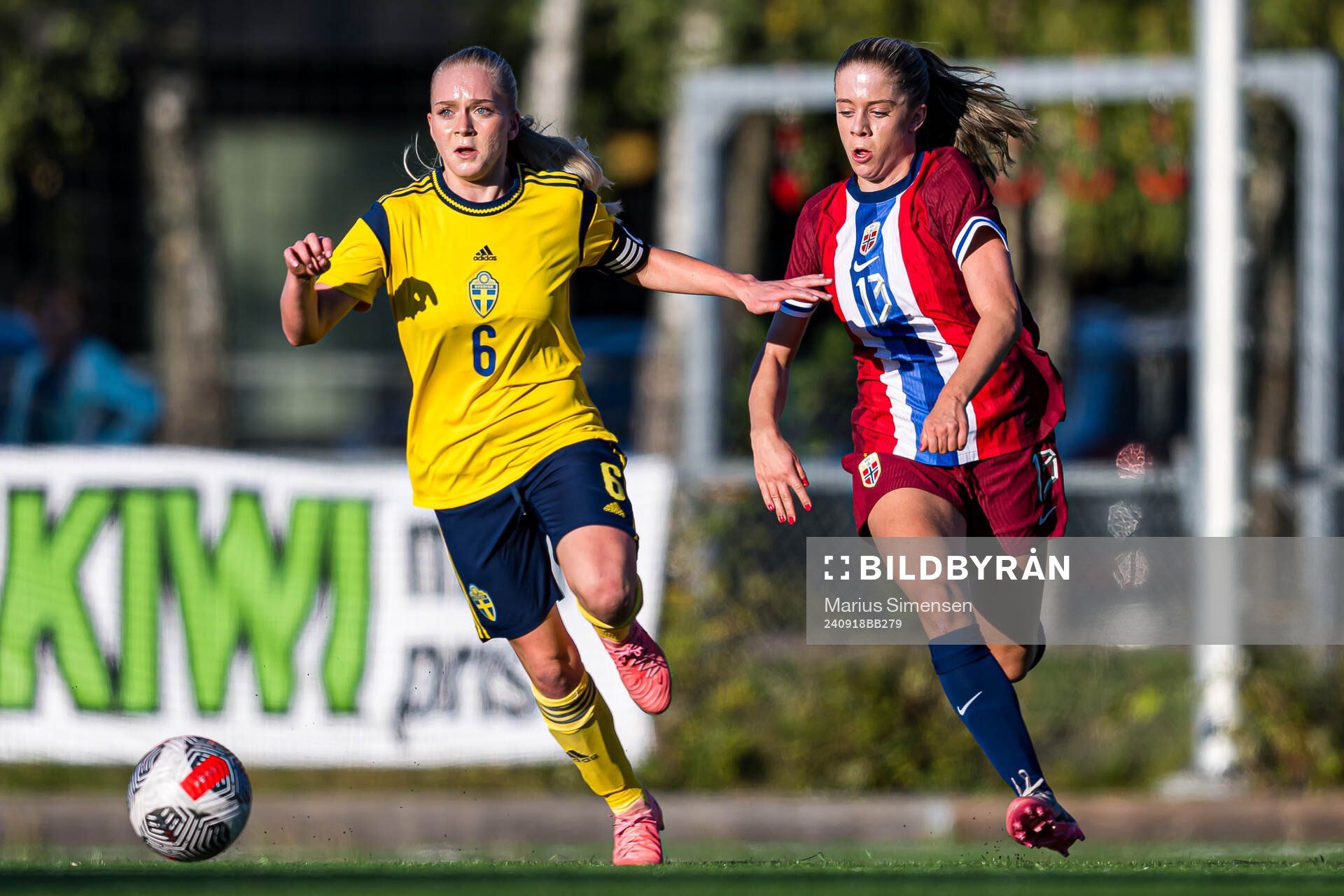 Doris Petz of Sweden and Sandra Pallesen-Nygård of Norway during the under 16 friendly match between Norway and Sweden on September 18, 2024 in Lillestrøm.