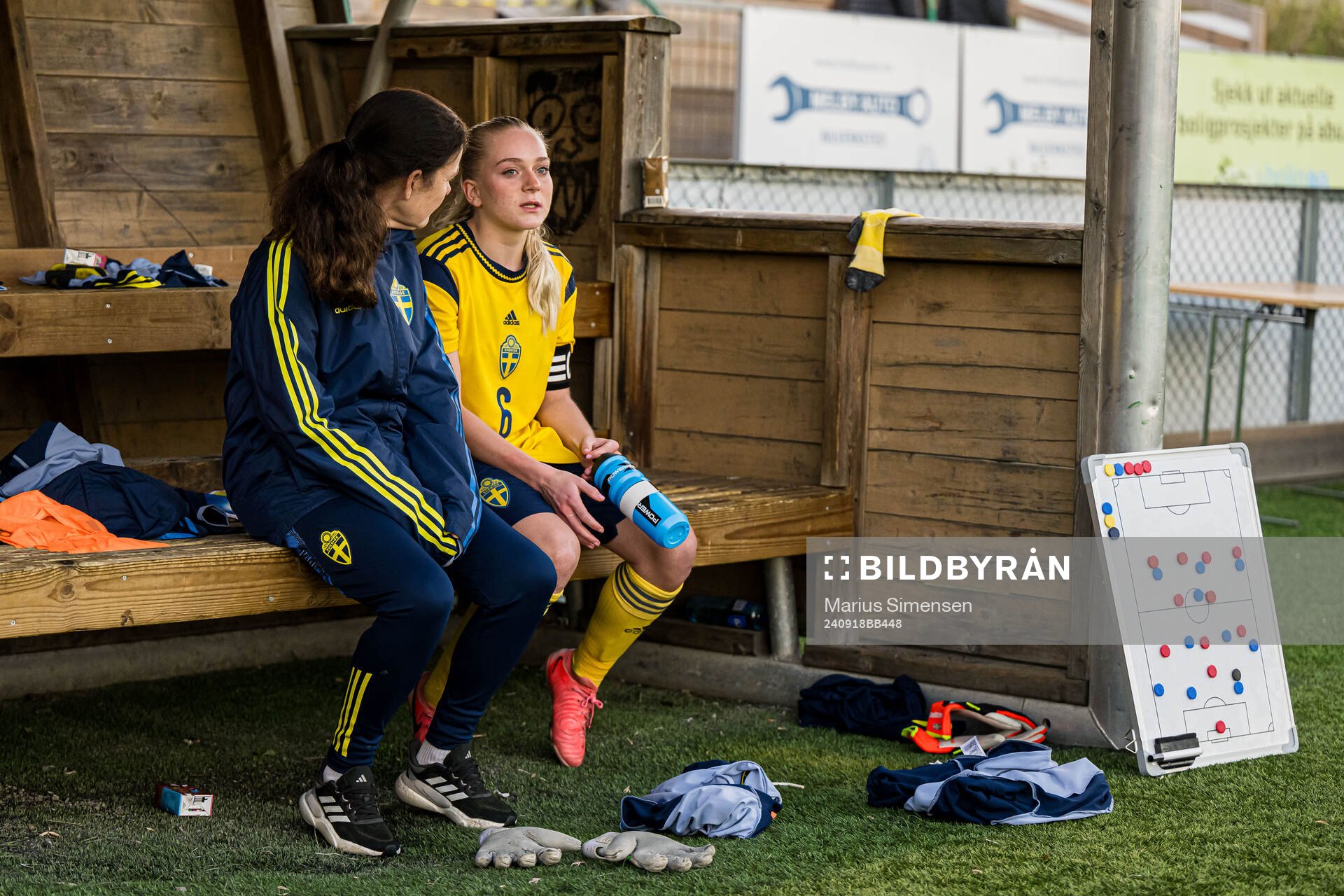 Lotta Hellenberg, head coach of Sweden, and Doris Petz of