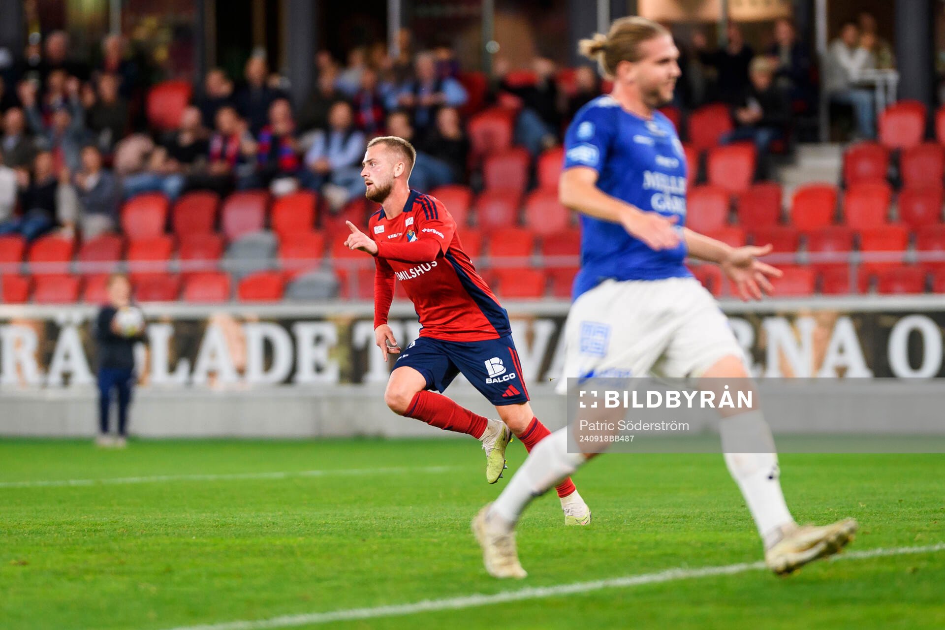 Östers Simon Marklund jublar
