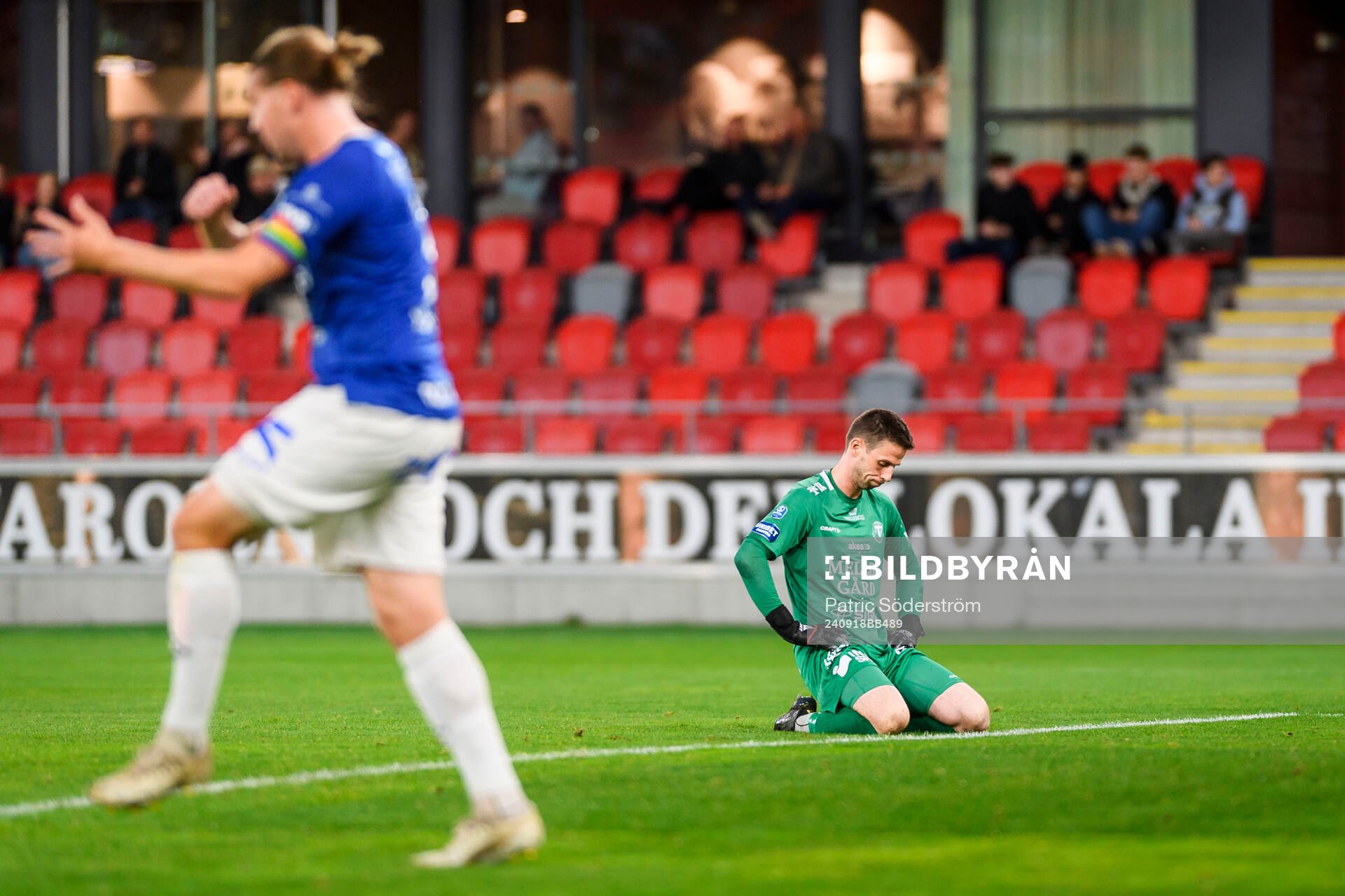 Trelleborgs målvakt Andreas Larsen deppar