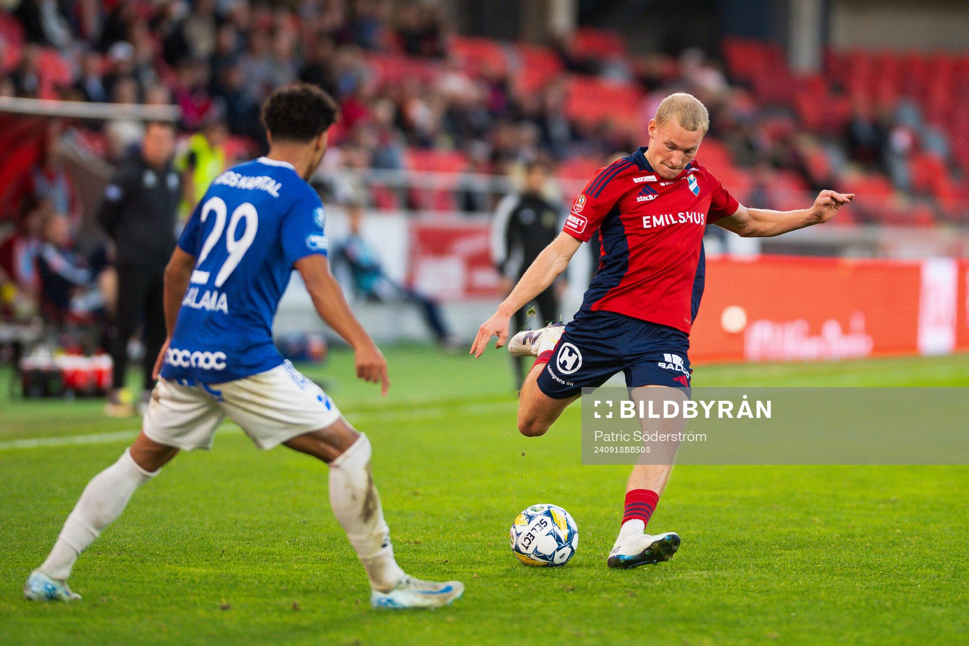 Trelleborgs Othmane Salama och Östers Adam Bergmark Wiberg