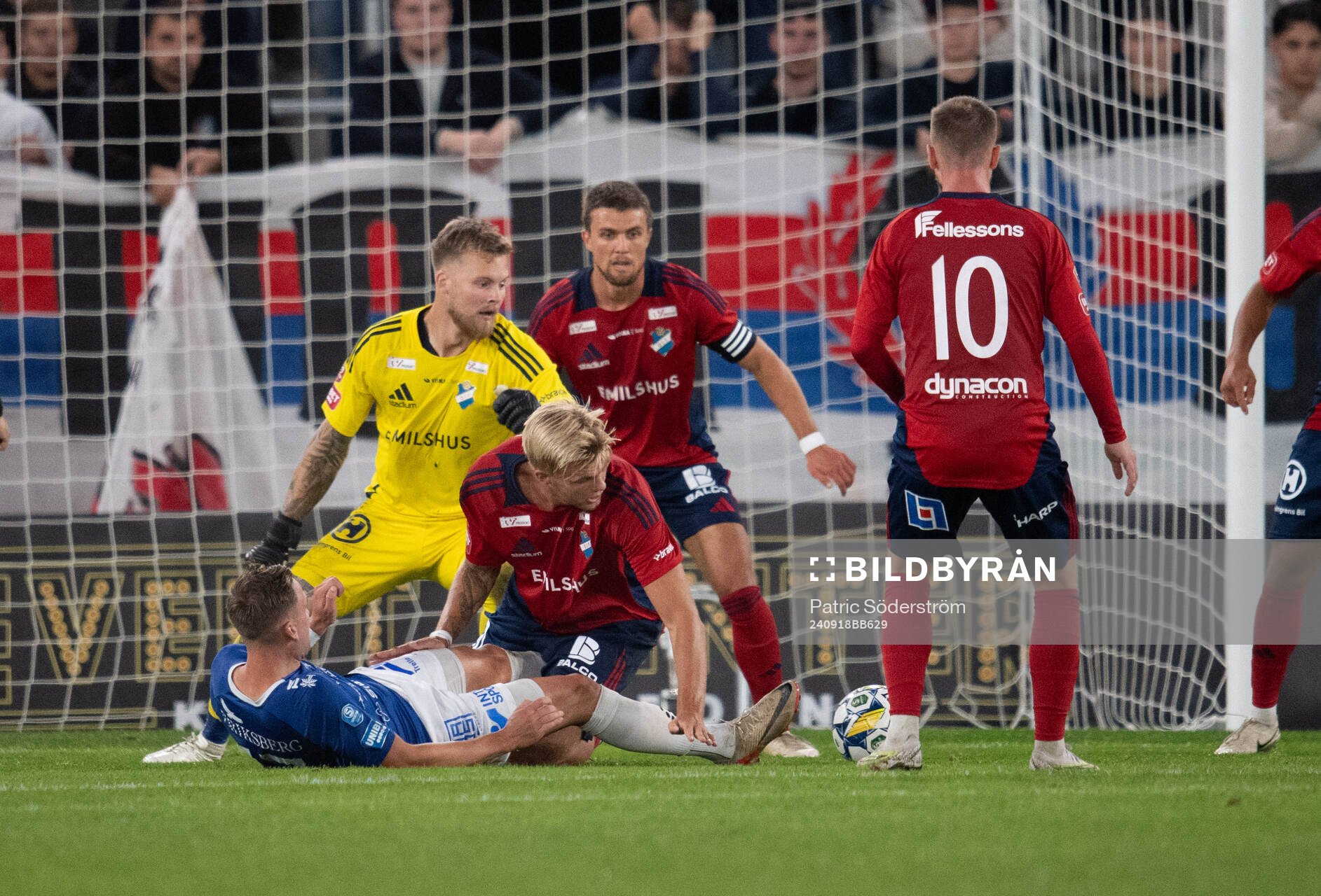 Östers målvakt Robin Wallinder och Mattis Adolfsson samt