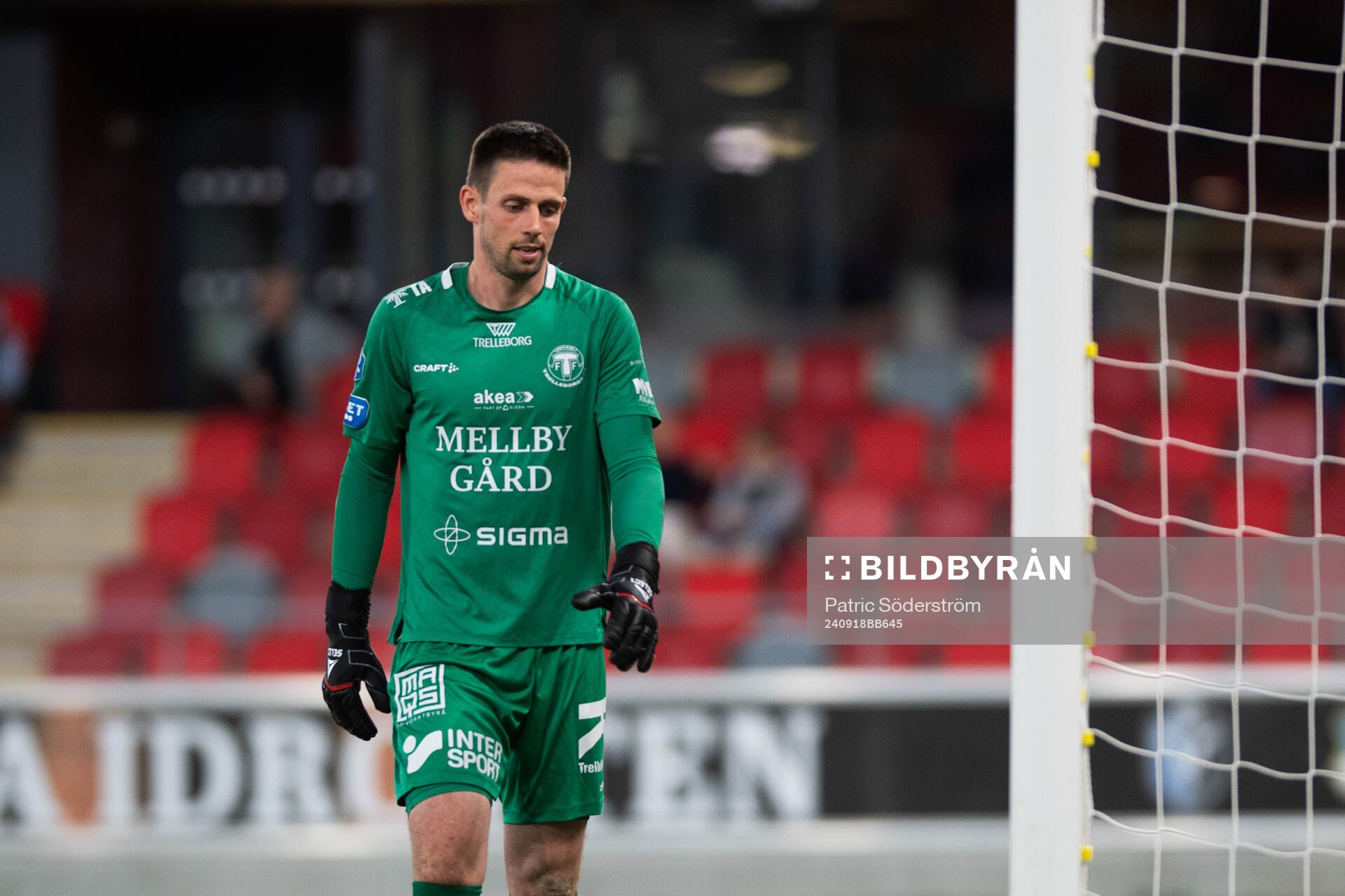 Trelleborgs målvakt Andreas Larsen deppar