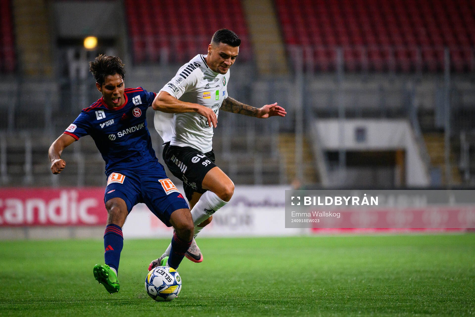 Sandvikens IFs Jonathan Karlsson och Örebros Ahmed Yasin