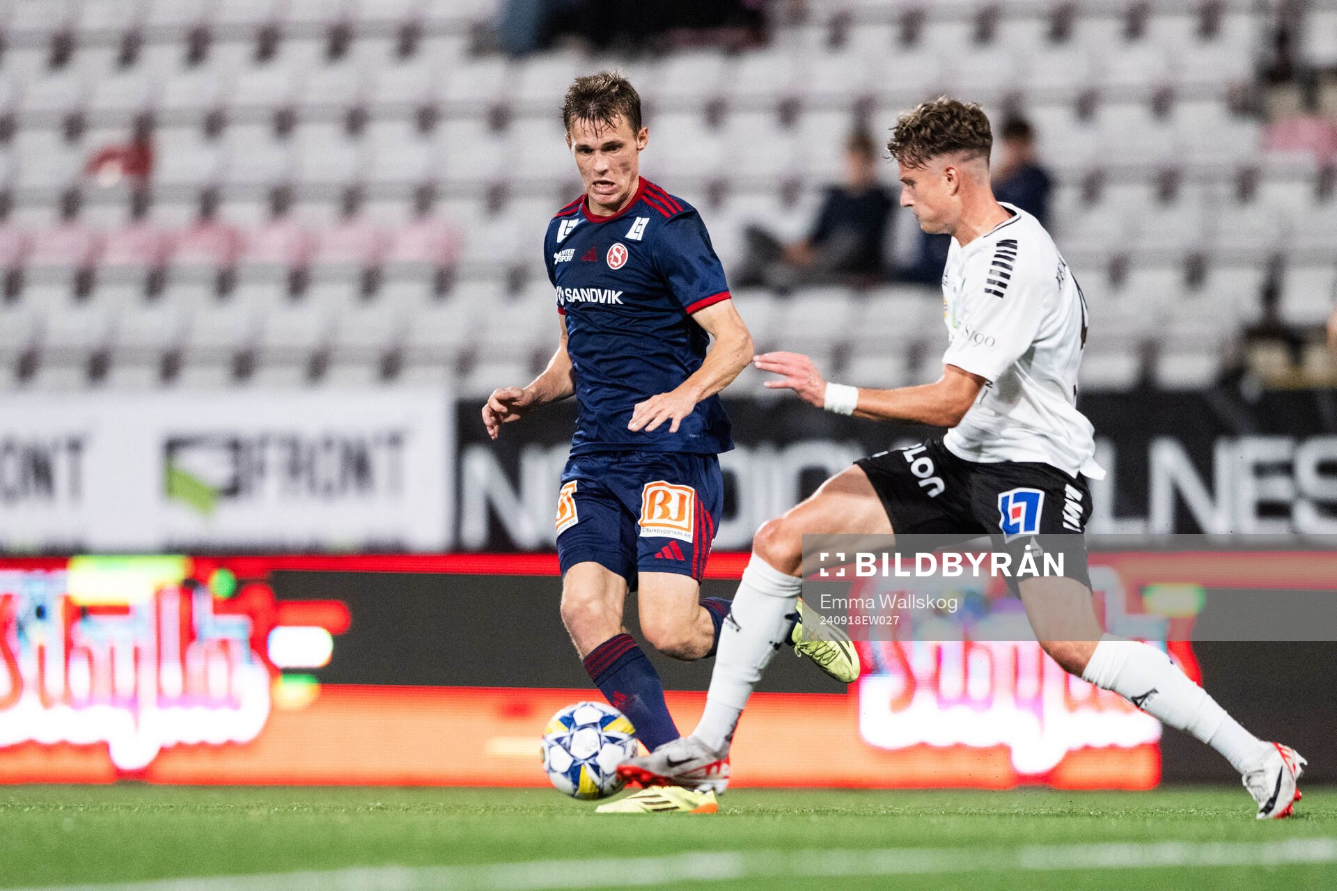Sandvikens IFs Daniel Söderberg och Örebros Erik McCue