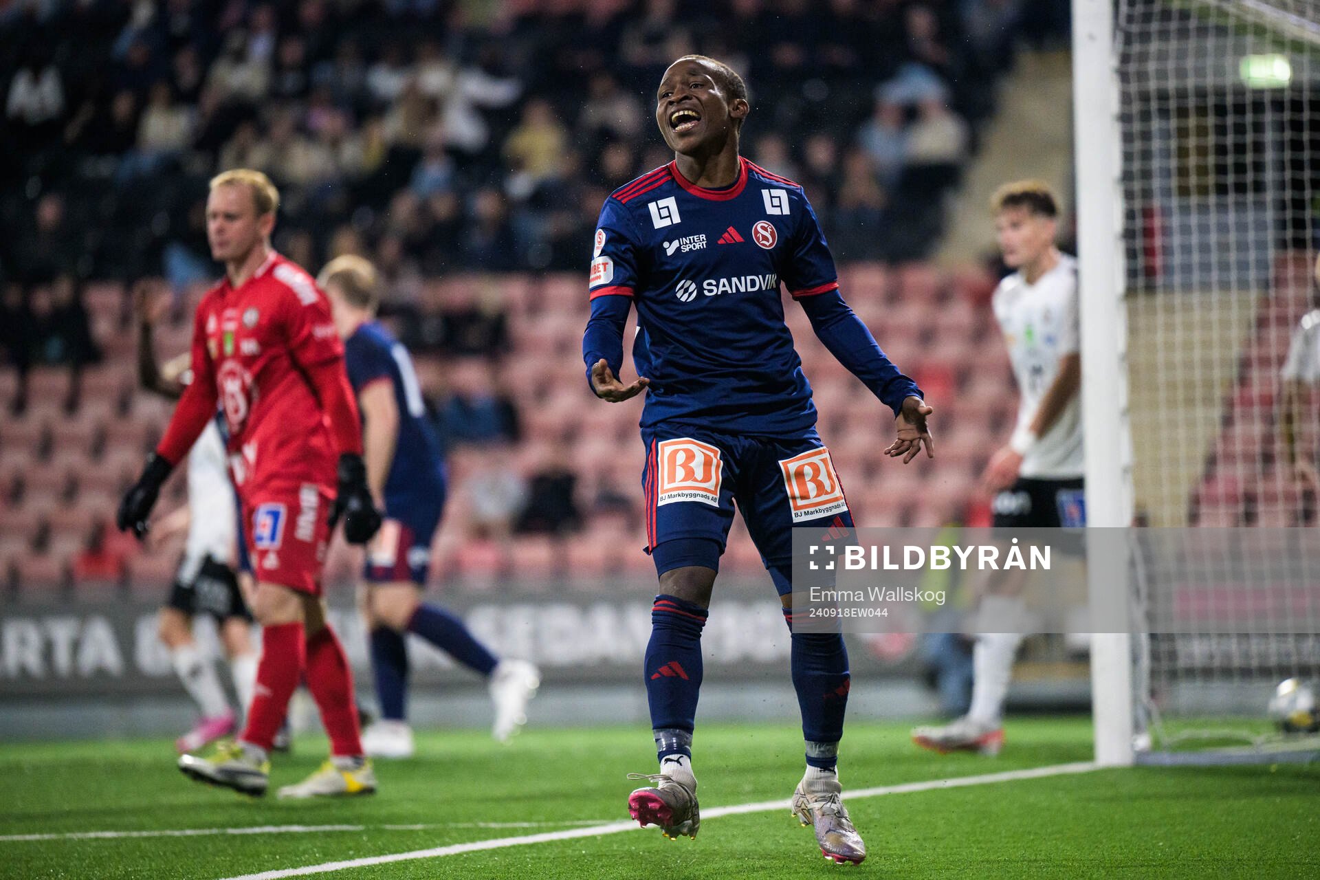 Sandvikens IFs John Thomas Kamara deppar