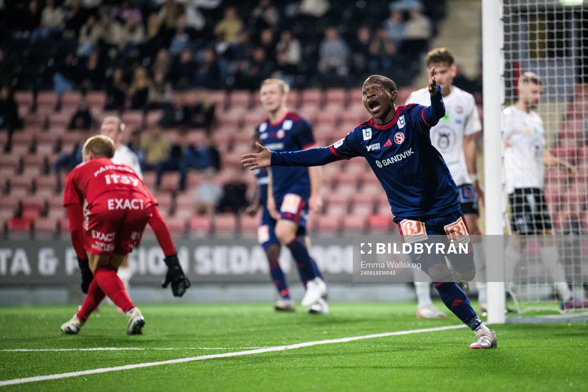 Sandvikens IFs John Thomas Kamara deppar