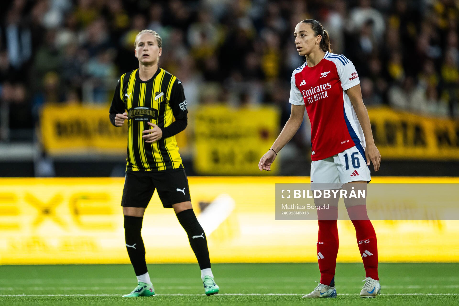 Filippa Curmark of Häcken and Rosa Kafaji of Arsenal