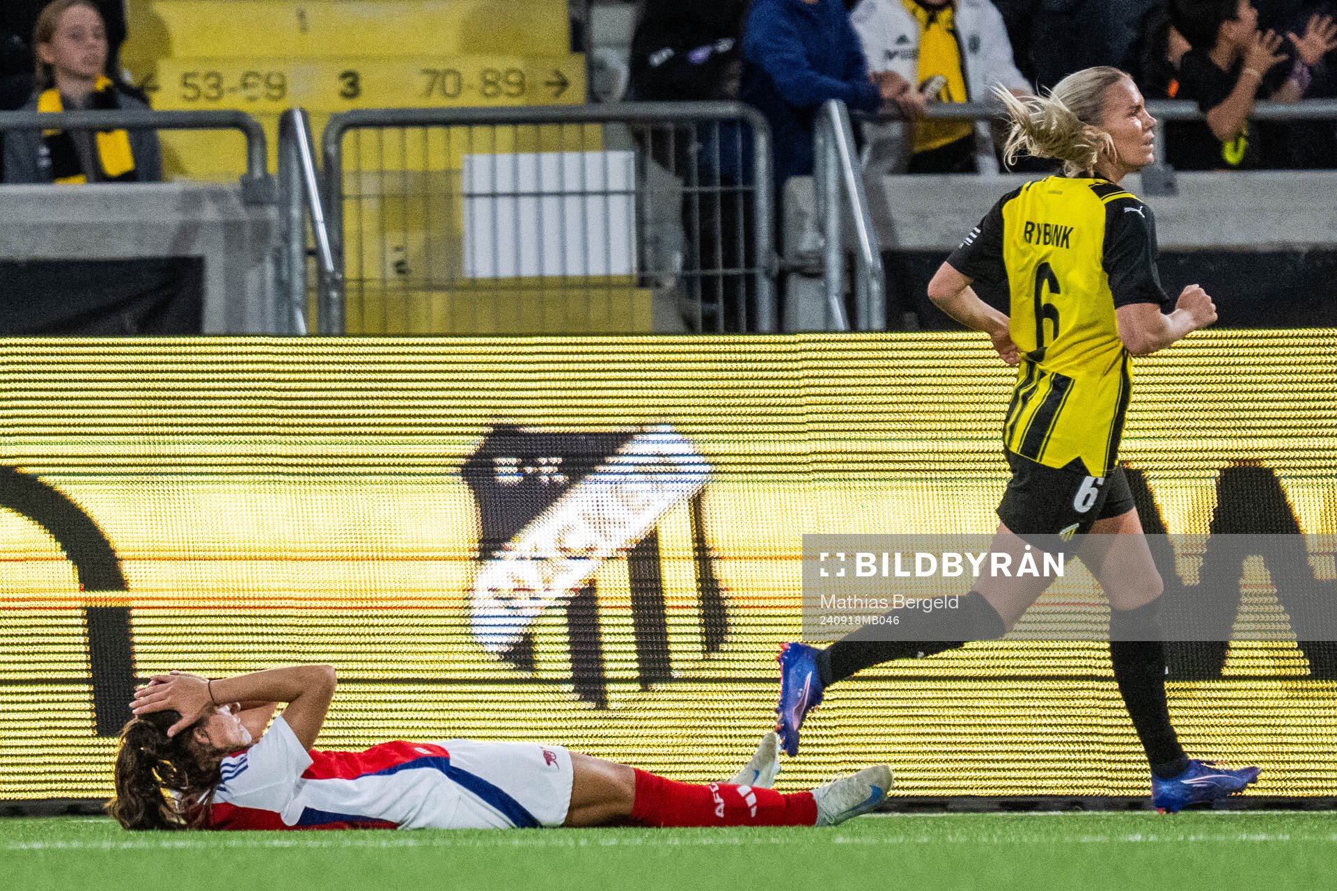 Rosa Kafaji of Arsenal looks dejected next to Josefine