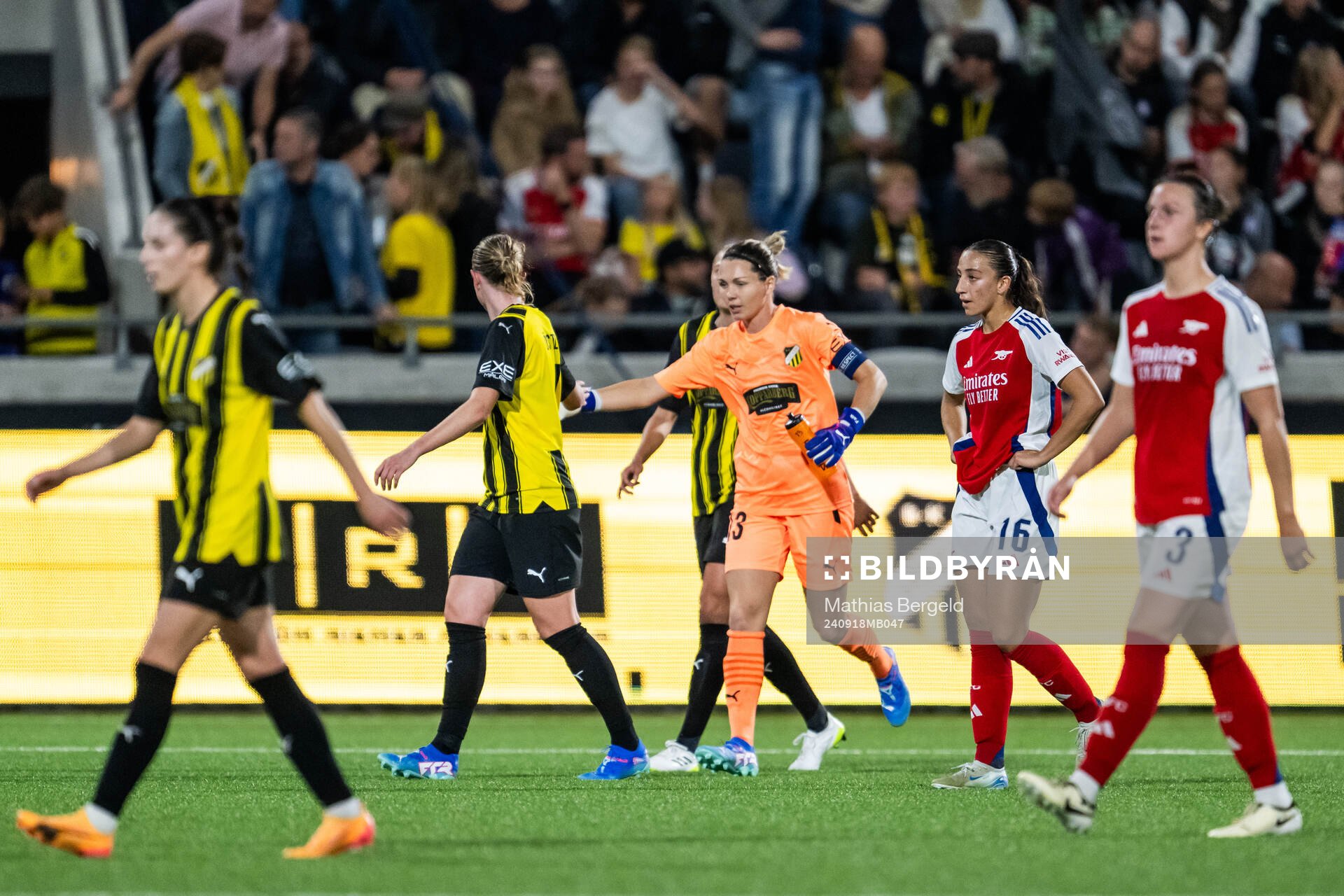 of Häcken goalkeeper Jennifer Falk and Rosa Kafaji of