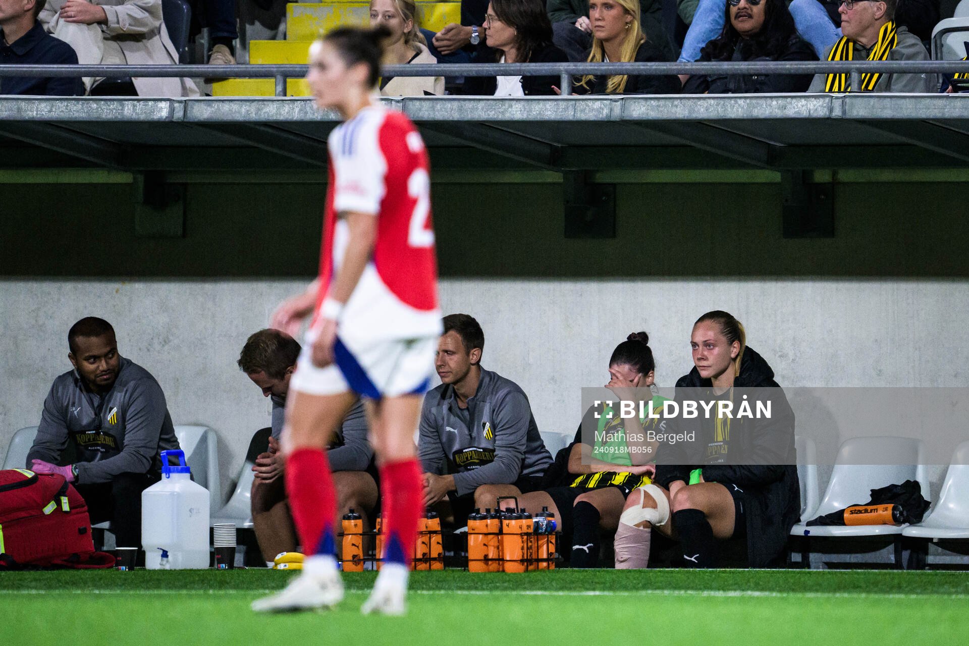 Clarissa Larisey and Ruby Grant of Häcken look dejected