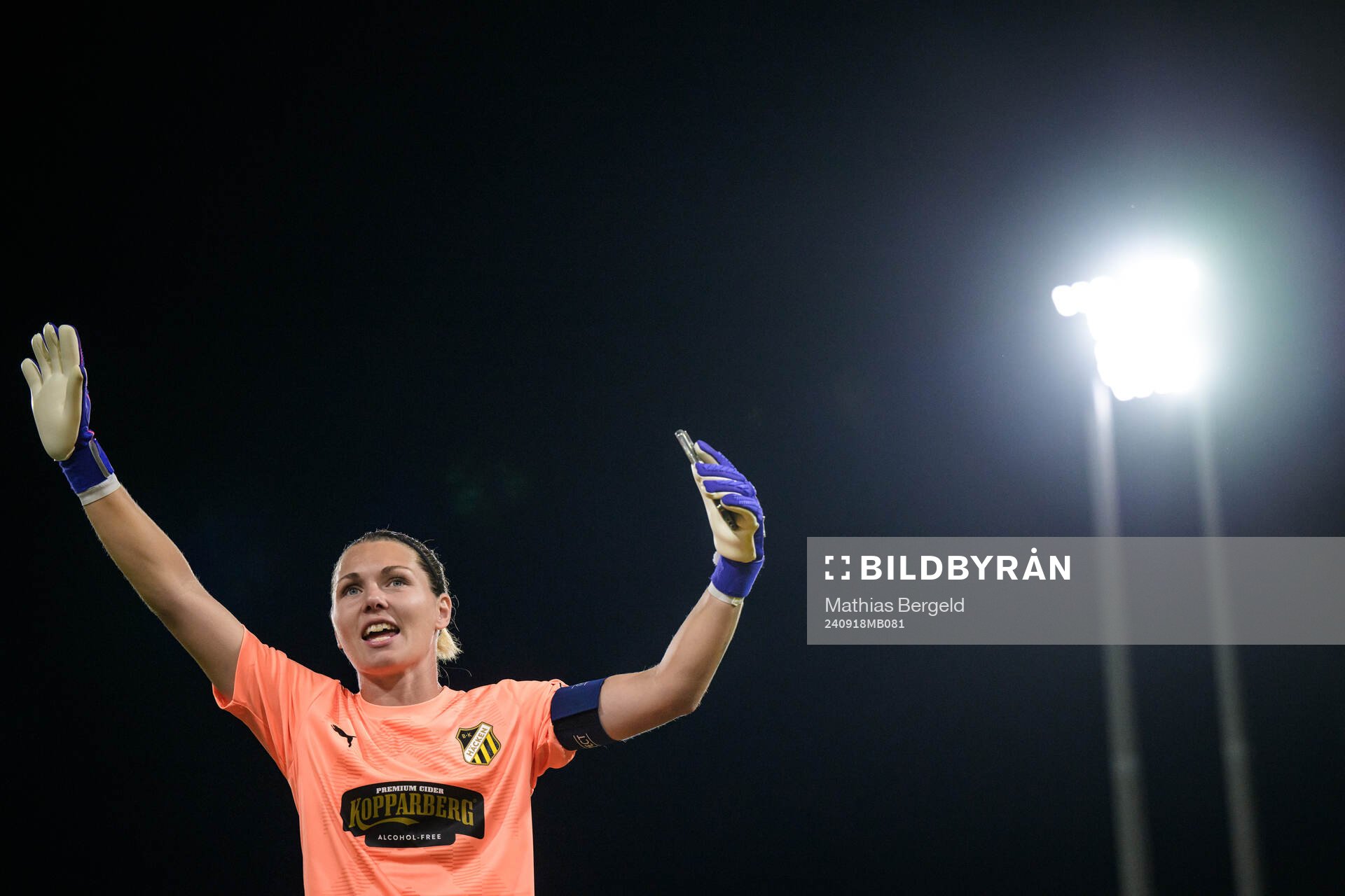 Goalkeeper Jennifer Falk of Häcken celebrate