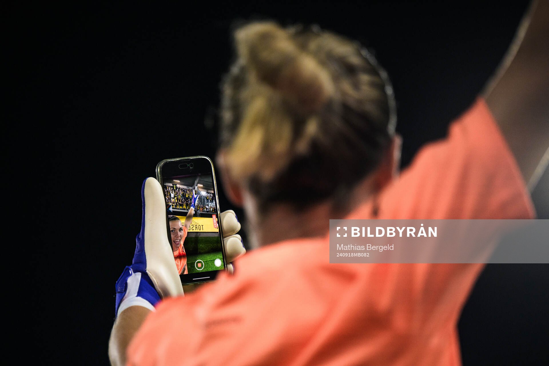 Goalkeeper Jennifer Falk of Häcken celebrate