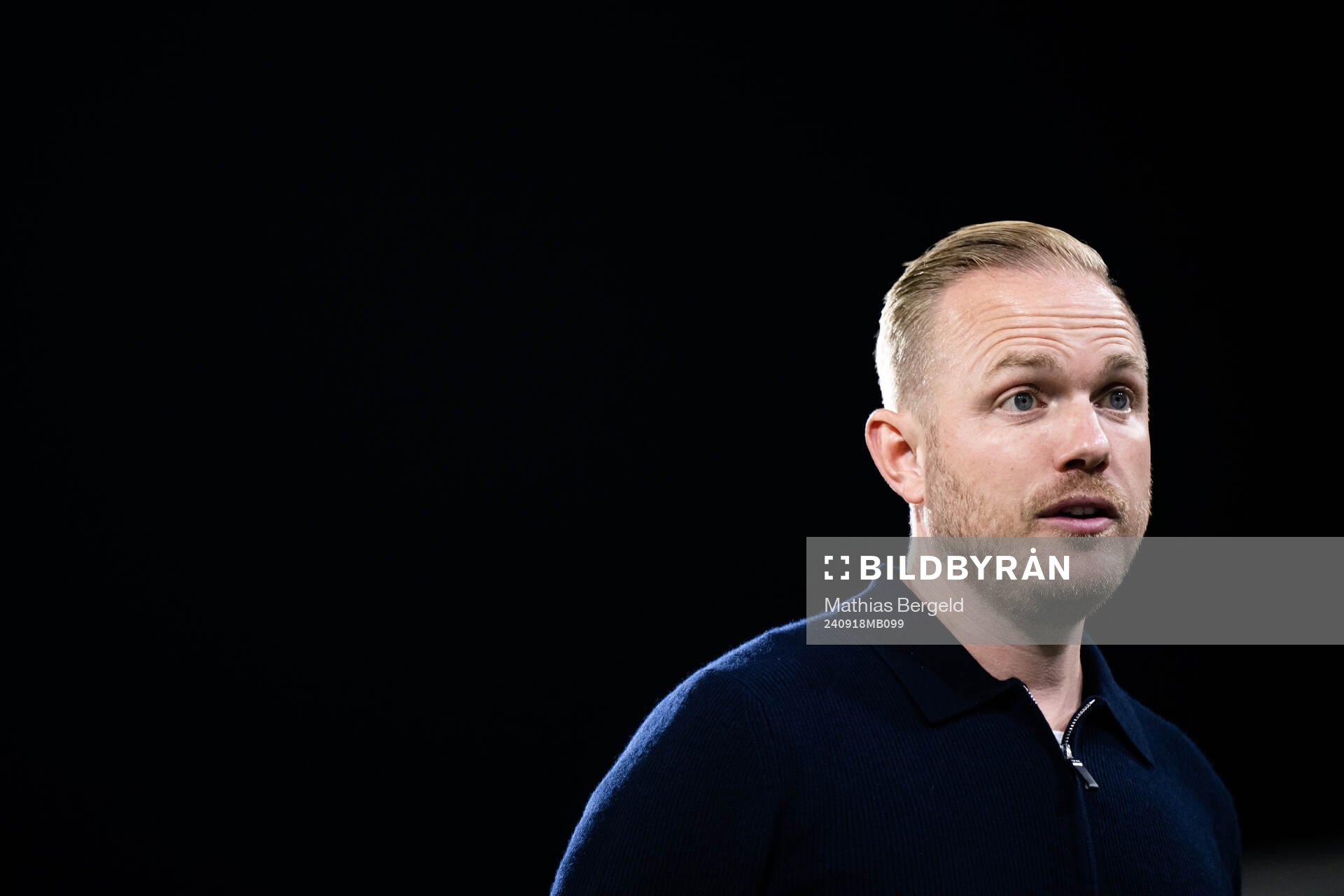 Head coach Head coach Jonas Eidevall of Arsenal