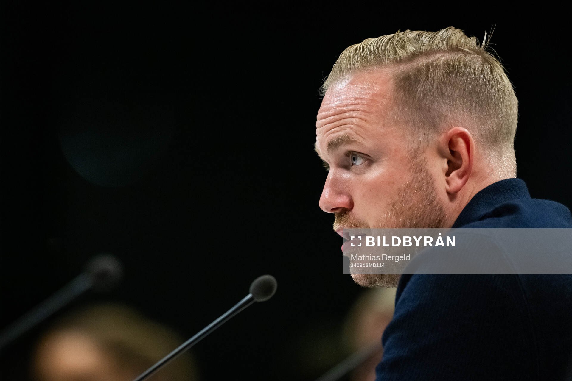 Head coach Head coach Jonas Eidevall of Arsenal at the