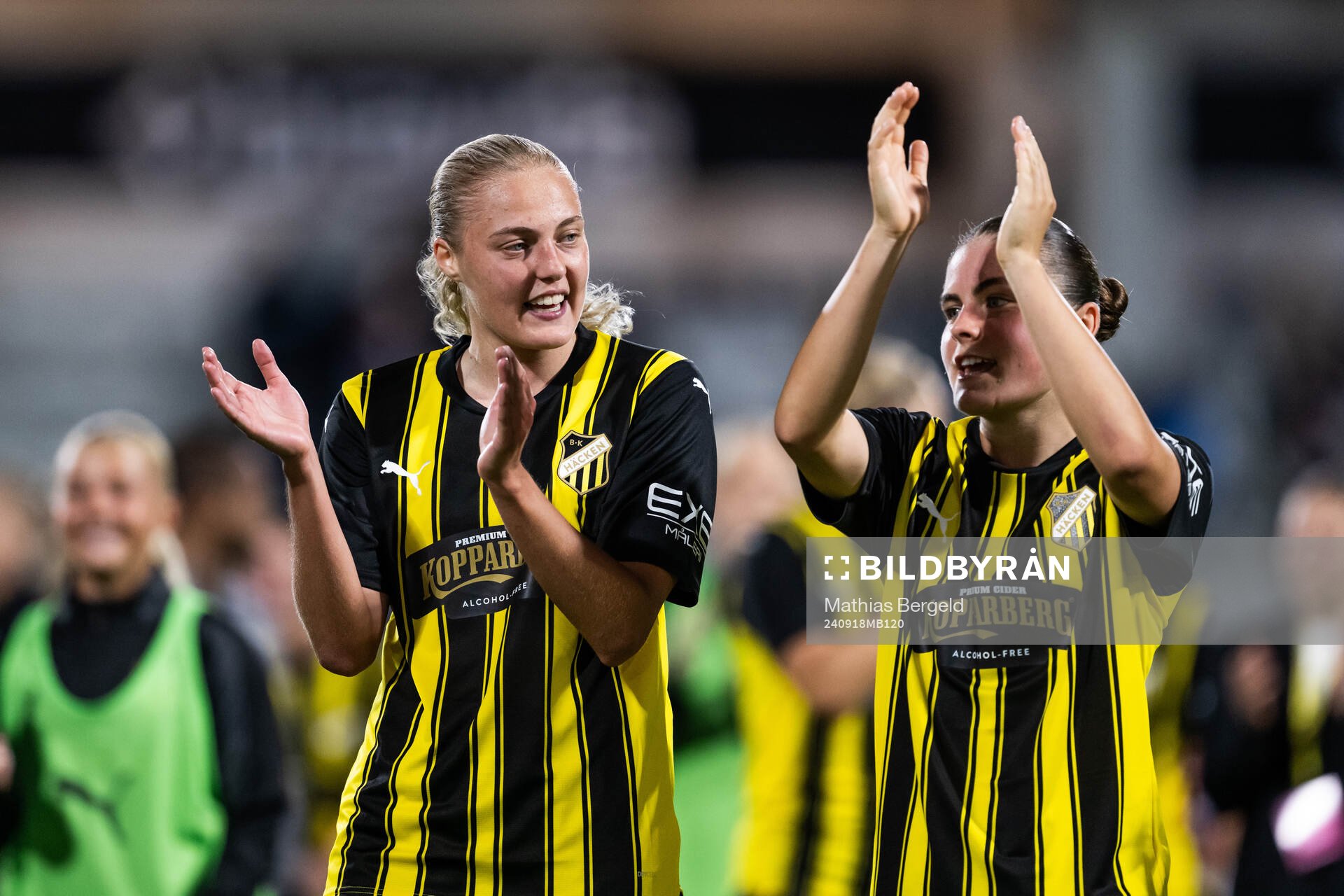 Elma Junttila Nelhage and Hanna Wijk of Häcken celebrate