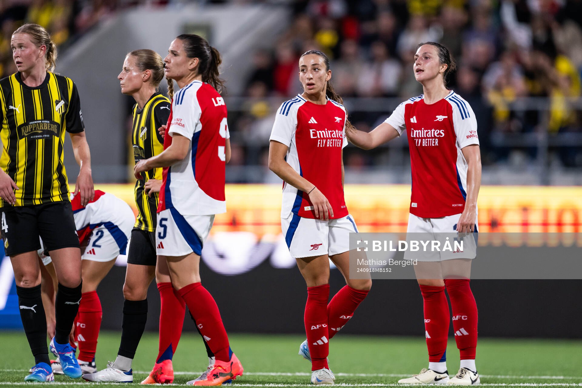 Rosa Kafaji and Lotte Wubben-Moy of Arsenal
