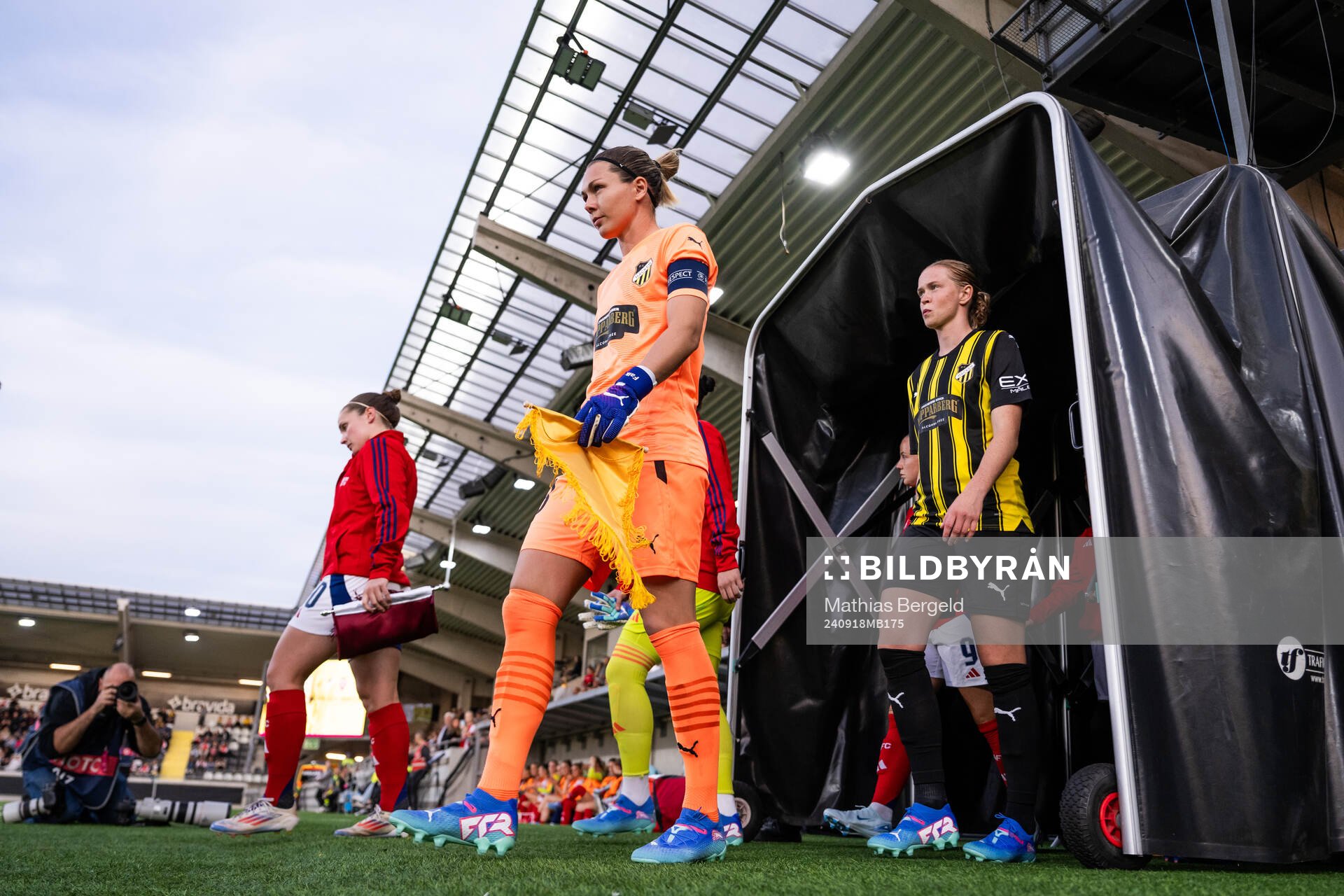goalkeeper Jennifer Falk and Emma Östlund of Häcken