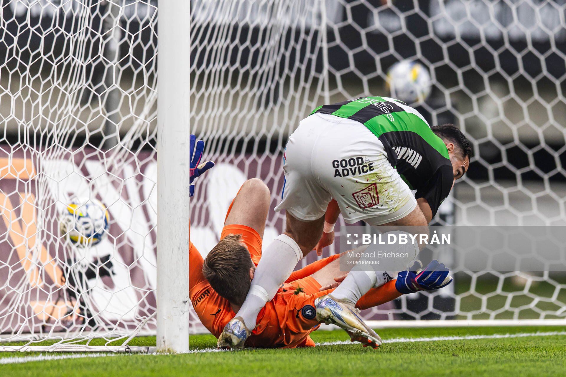 Malmö FFs målvak Ricardo Friedrich och GAISs Mervan Celik