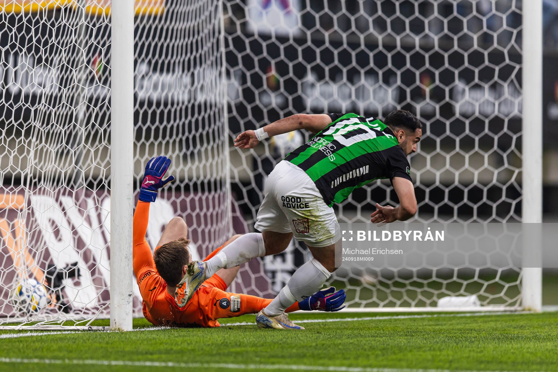 Malmö FFs målvak Ricardo Friedrich och GAISs Mervan Celik
