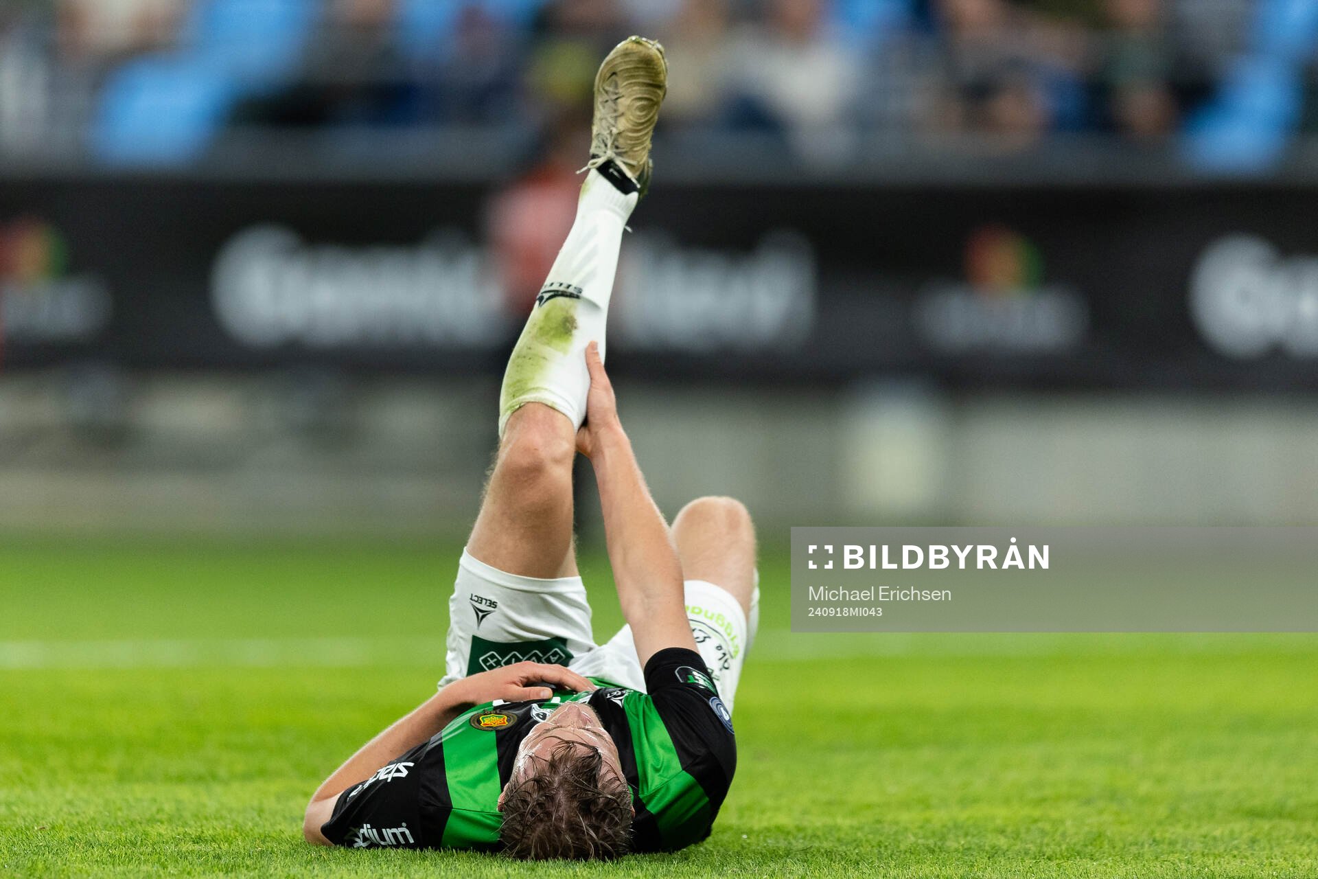 GAIS Alexander Ahl Holmström liggande med kramp