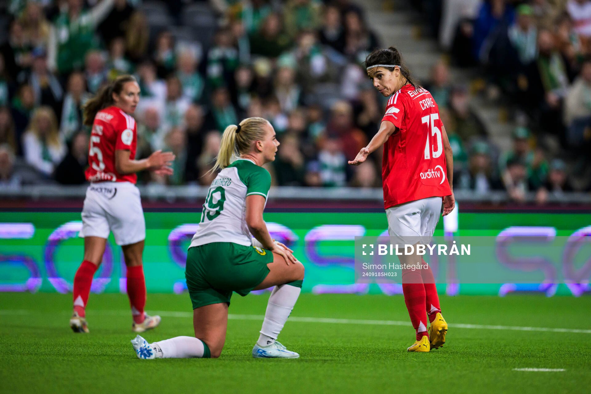 Cathinka Tandberg of Hammarby and Carole Costa of Benfica
