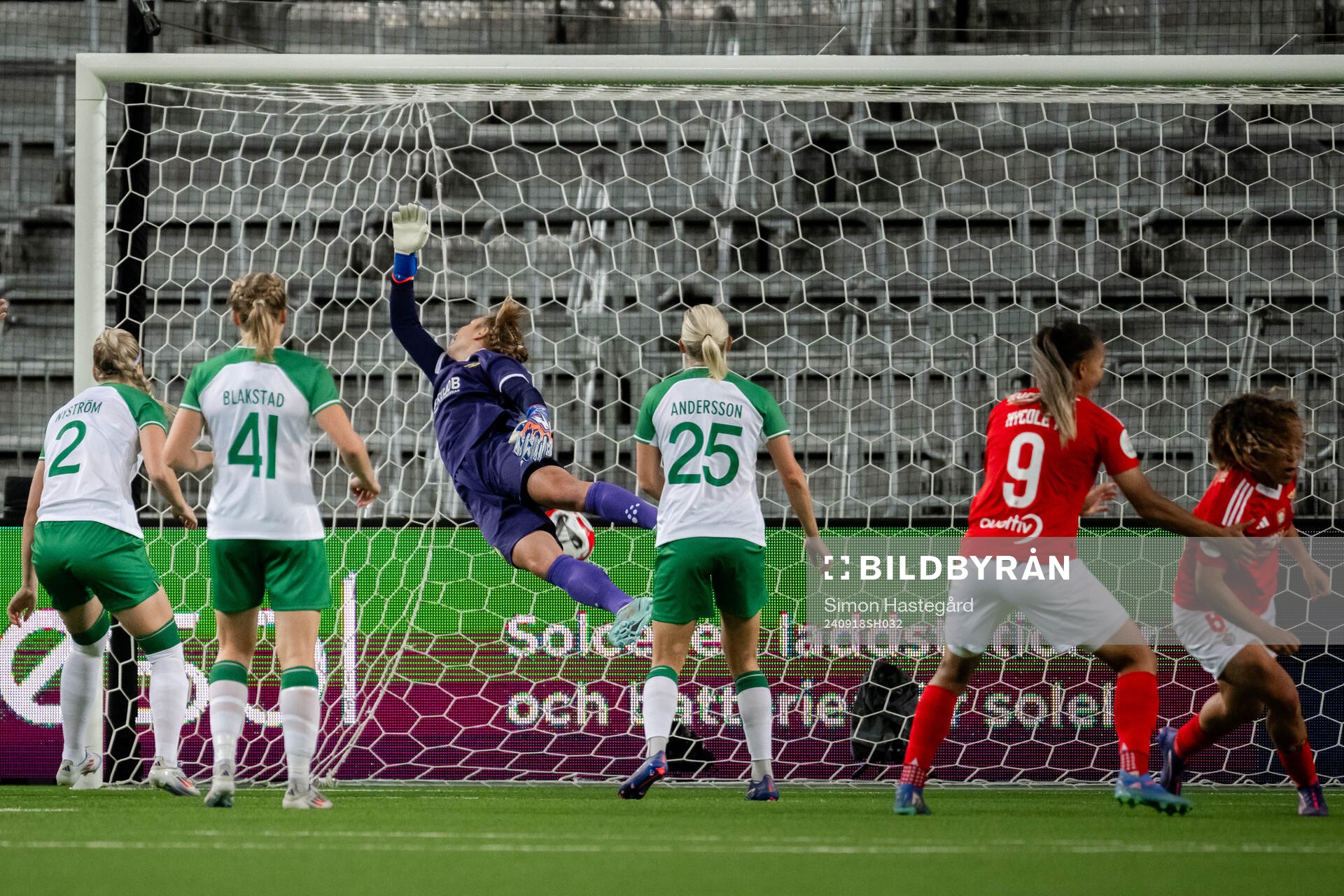 Andreia Norton of Benfica scores the 1-2 goal behind