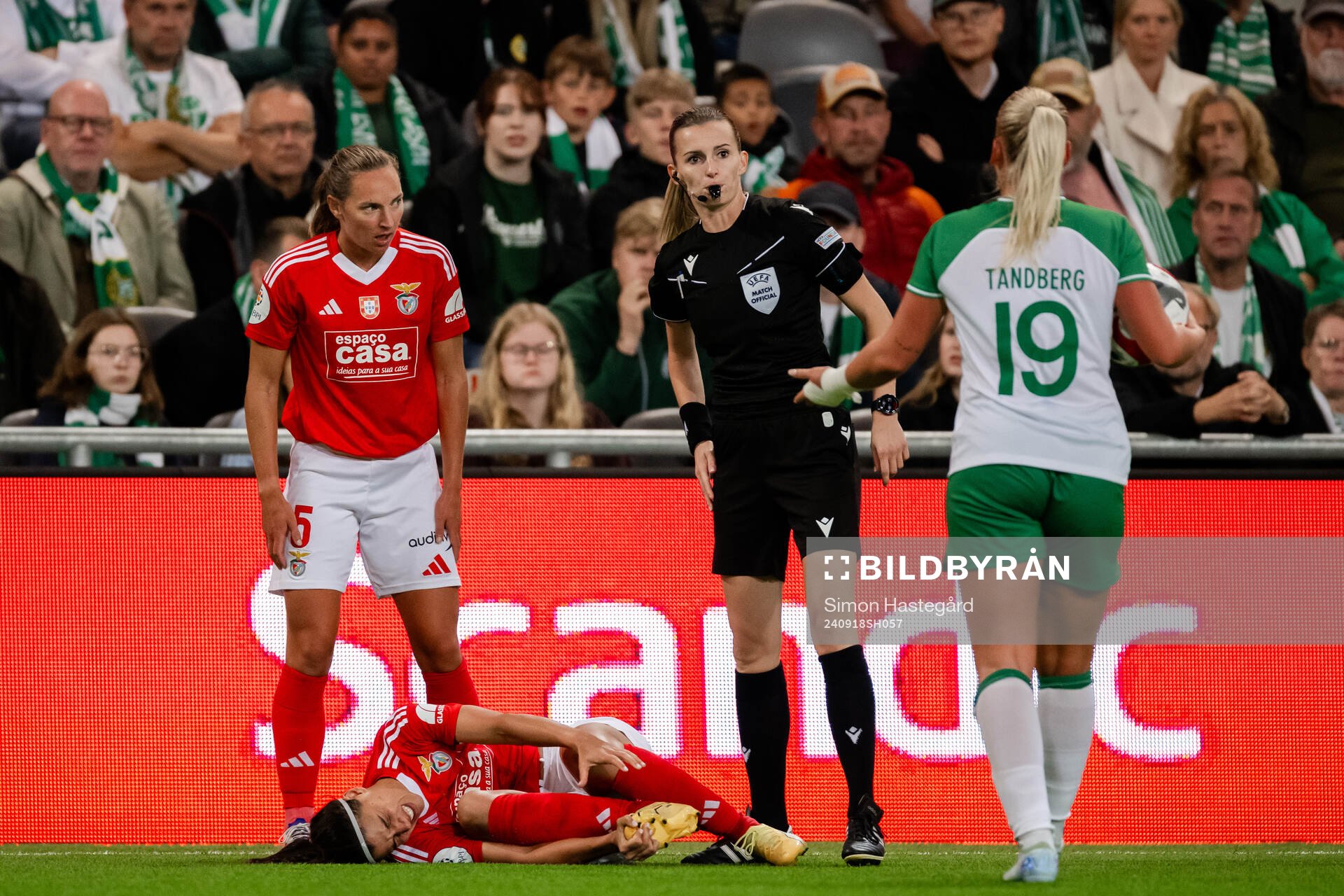 Carole Costa of Benfica in pain
