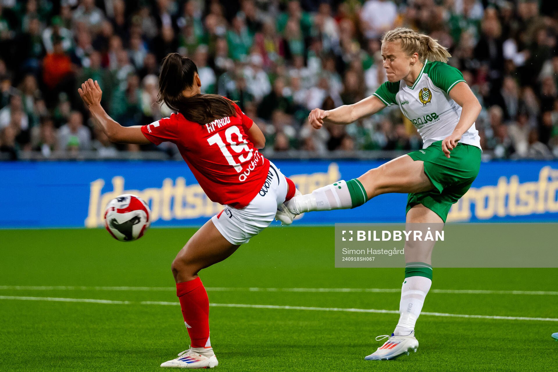 Catarina Amado of Benfica and Julie Blakstad of Hammarby