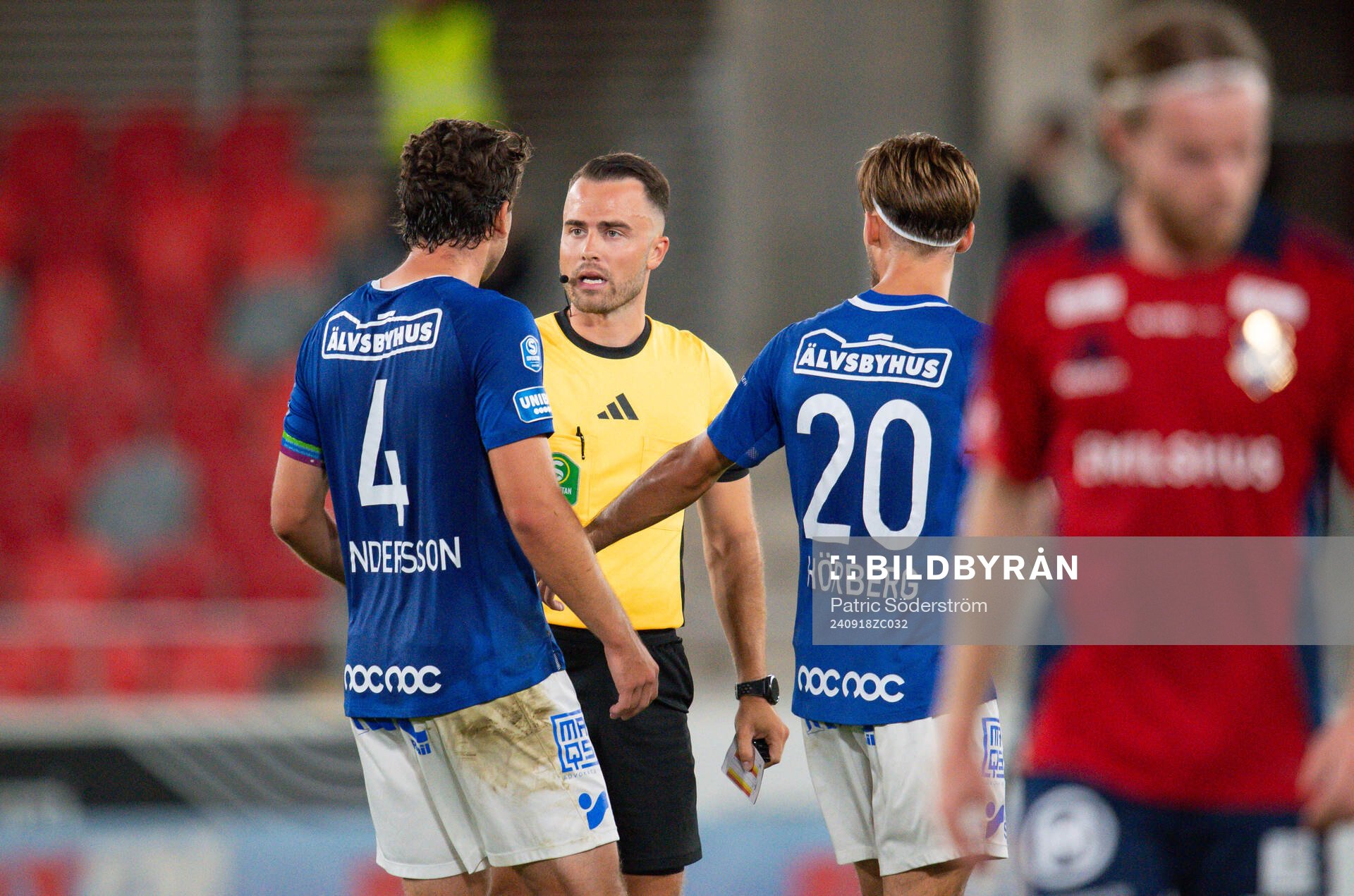 Trelleborgs Mattias Andersson och Felix Hörberg  pratar
