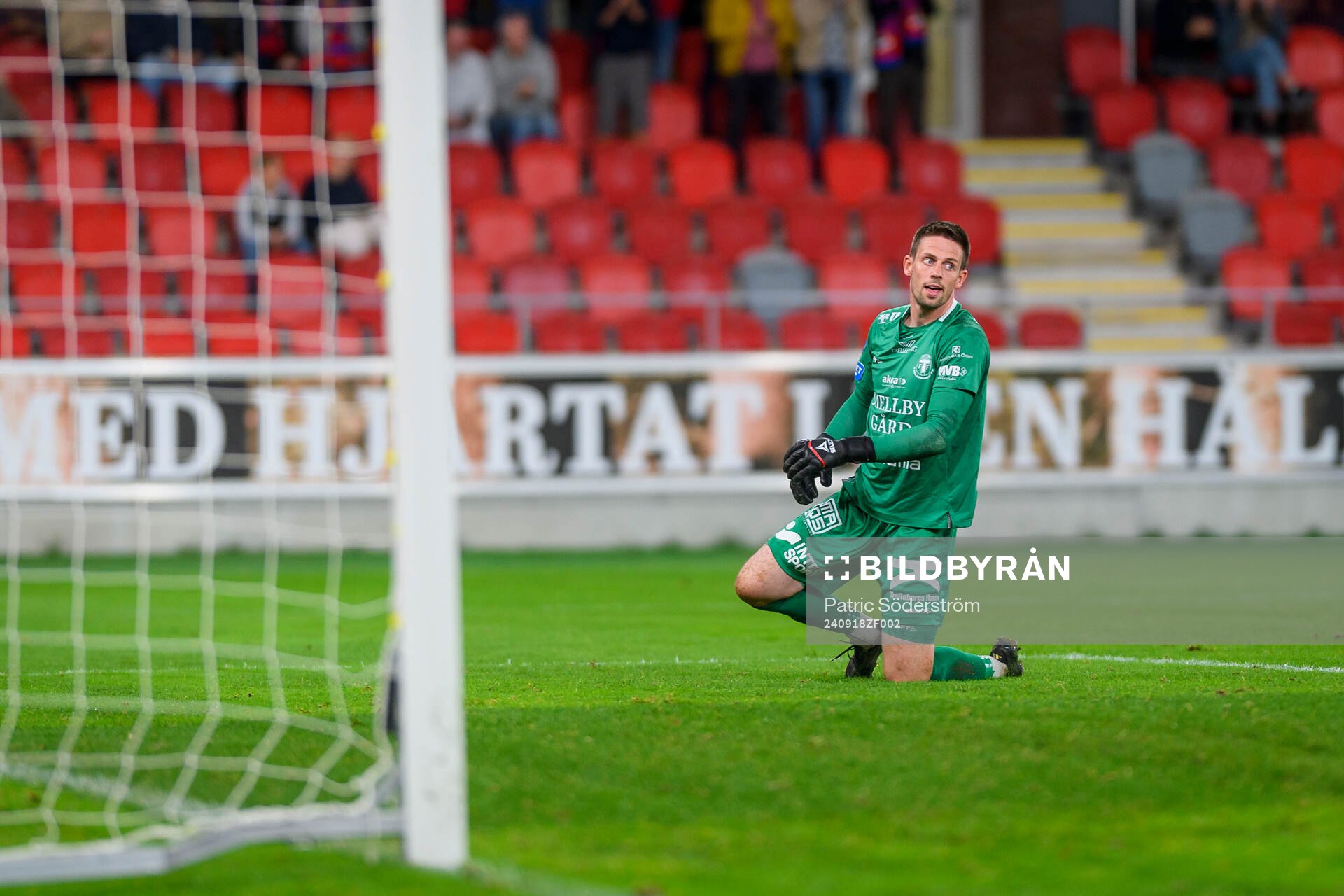 Trelleborgs målvakt Andreas Larsen deppar