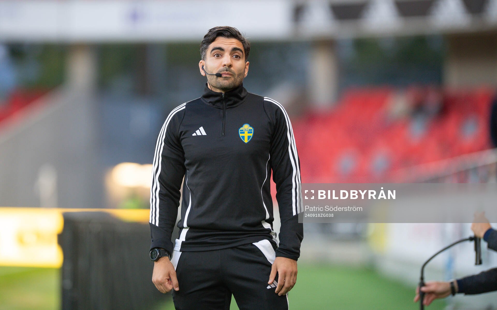 George Jansizian, fjärdedomare, under fotbollsmatchen i Superettan mellan Öster och Trelleborg den 18 september 2024 i Växjö. 