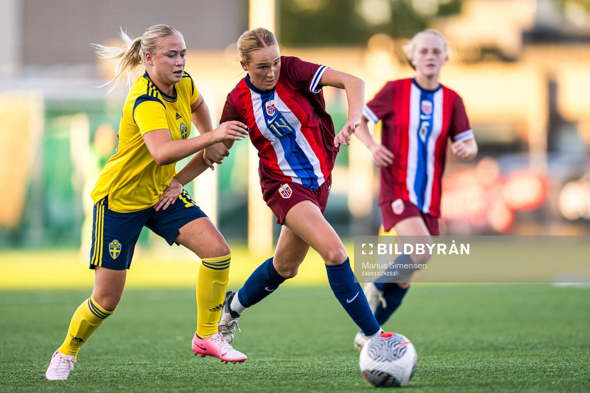 Nicole Molin Kock of Sweden and Amalie Lia of Norway during the under 16 friendly match between Norway and Sweden on September 18, 2024 in Lillestrøm.