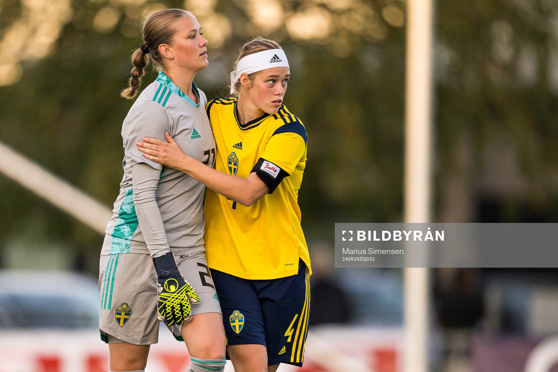 Hanna Karlsson and Roos Huitzing of Sweden looks dejected