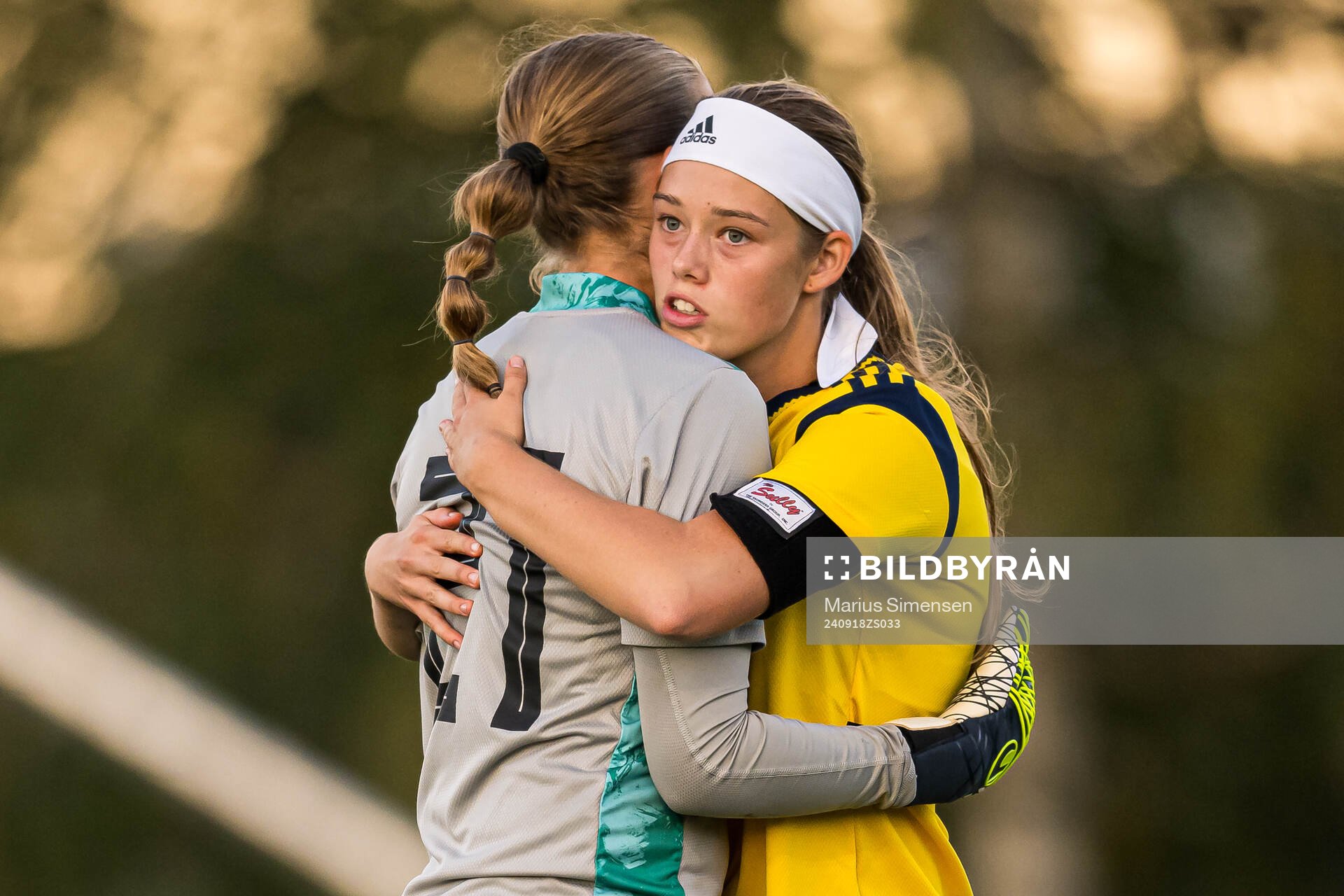Hanna Karlsson and Roos Huitzing of Sweden looks dejected