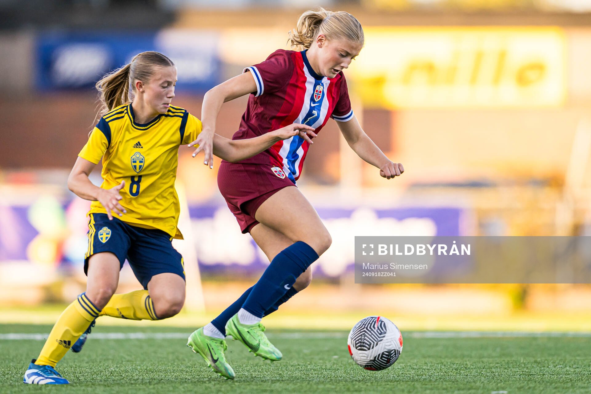 Fanny Peterson of Sweden and Celia Lind Halvorsen of Norway