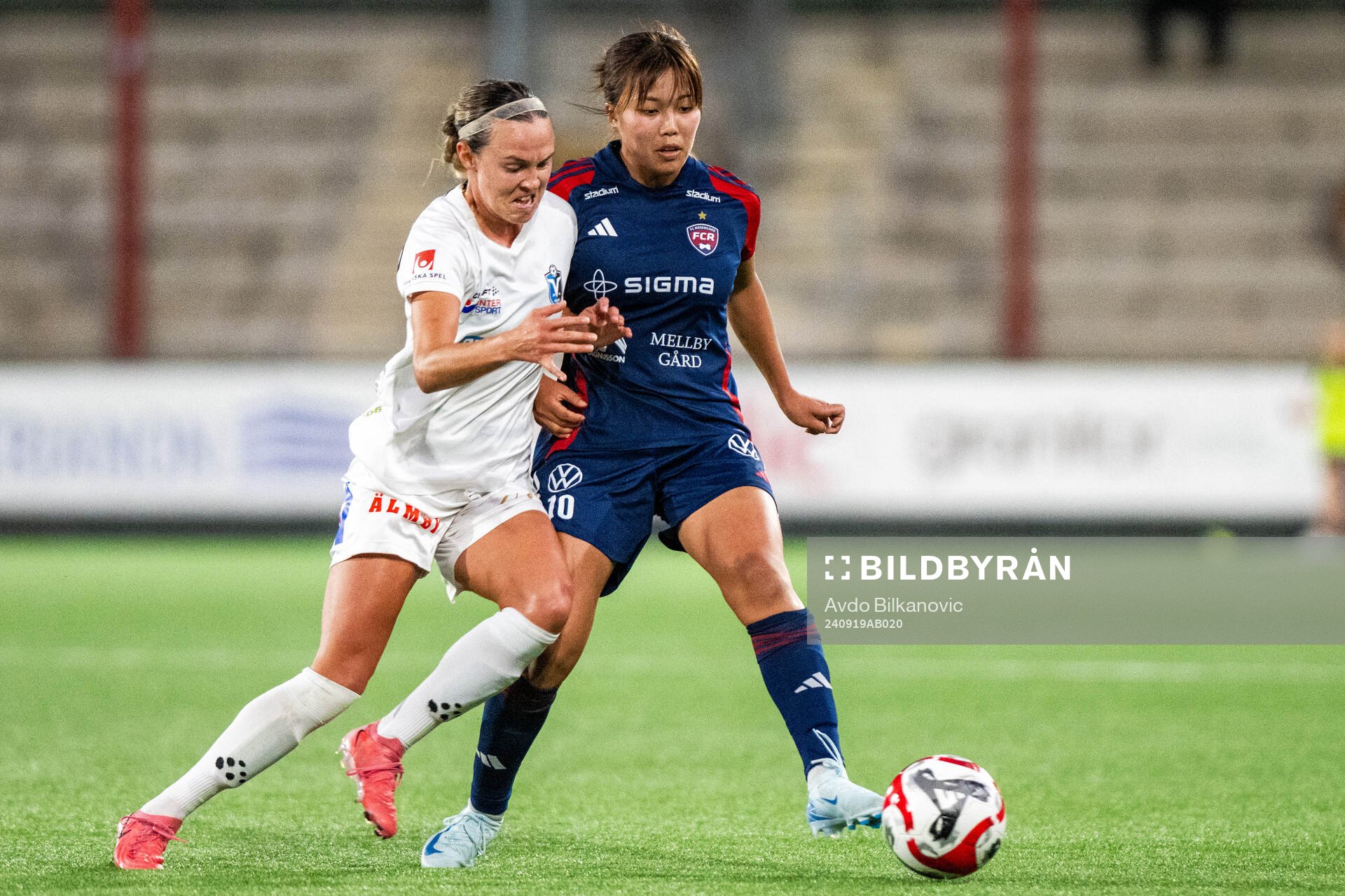 FC Rosengårds Momoko Tanikawa och Växjö DFFs Larkin