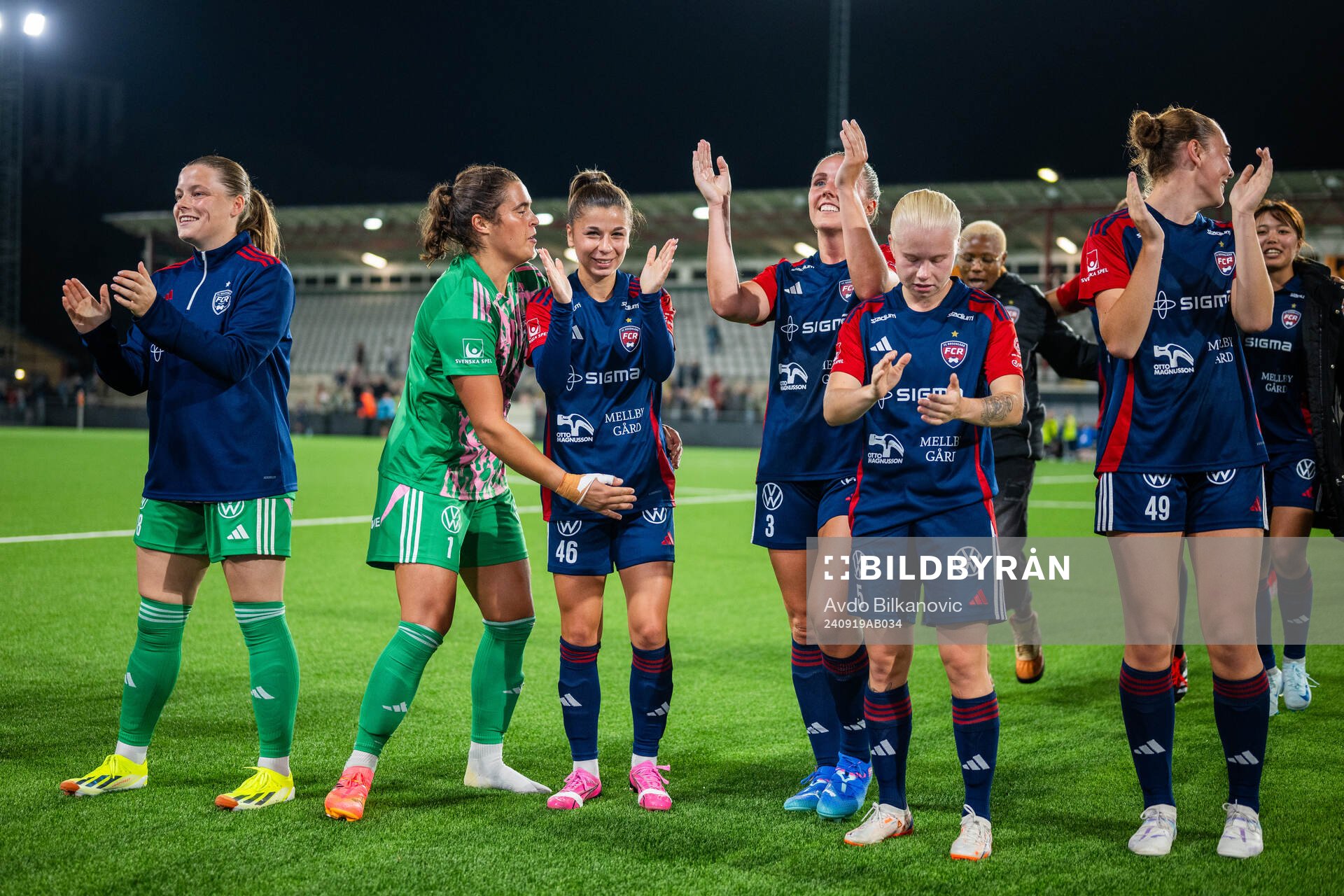 FC Rosengårds målvakt Eartha Cumings, Mikaela Stojanovska jublar efter slutsignalen under fotbollsmatchen i Damallsvenskan mellan FC Rosengård och Växjö DFF den 19 september 2024 i Malmö.