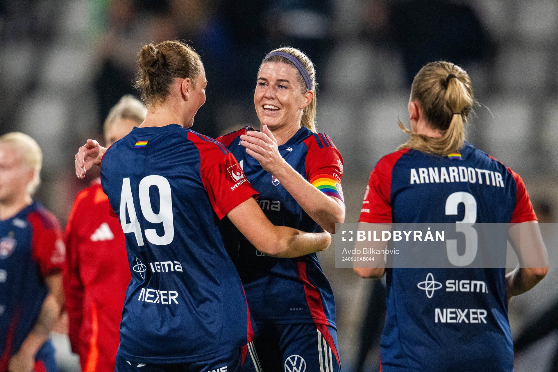 FC Rosengårds Olivia Schough och Alice Enehov jublar