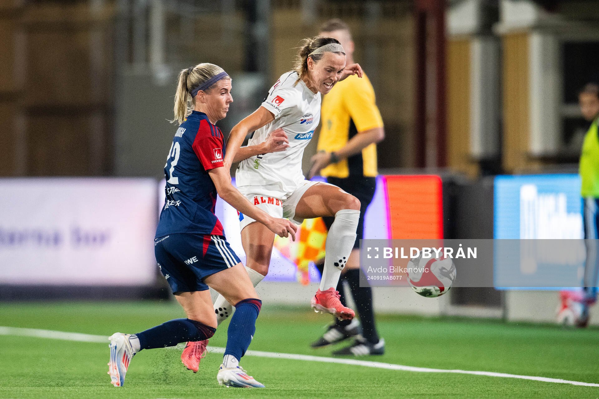 FC Rosengårds Olivia Schough och Växjö DFFs Larkin Russel